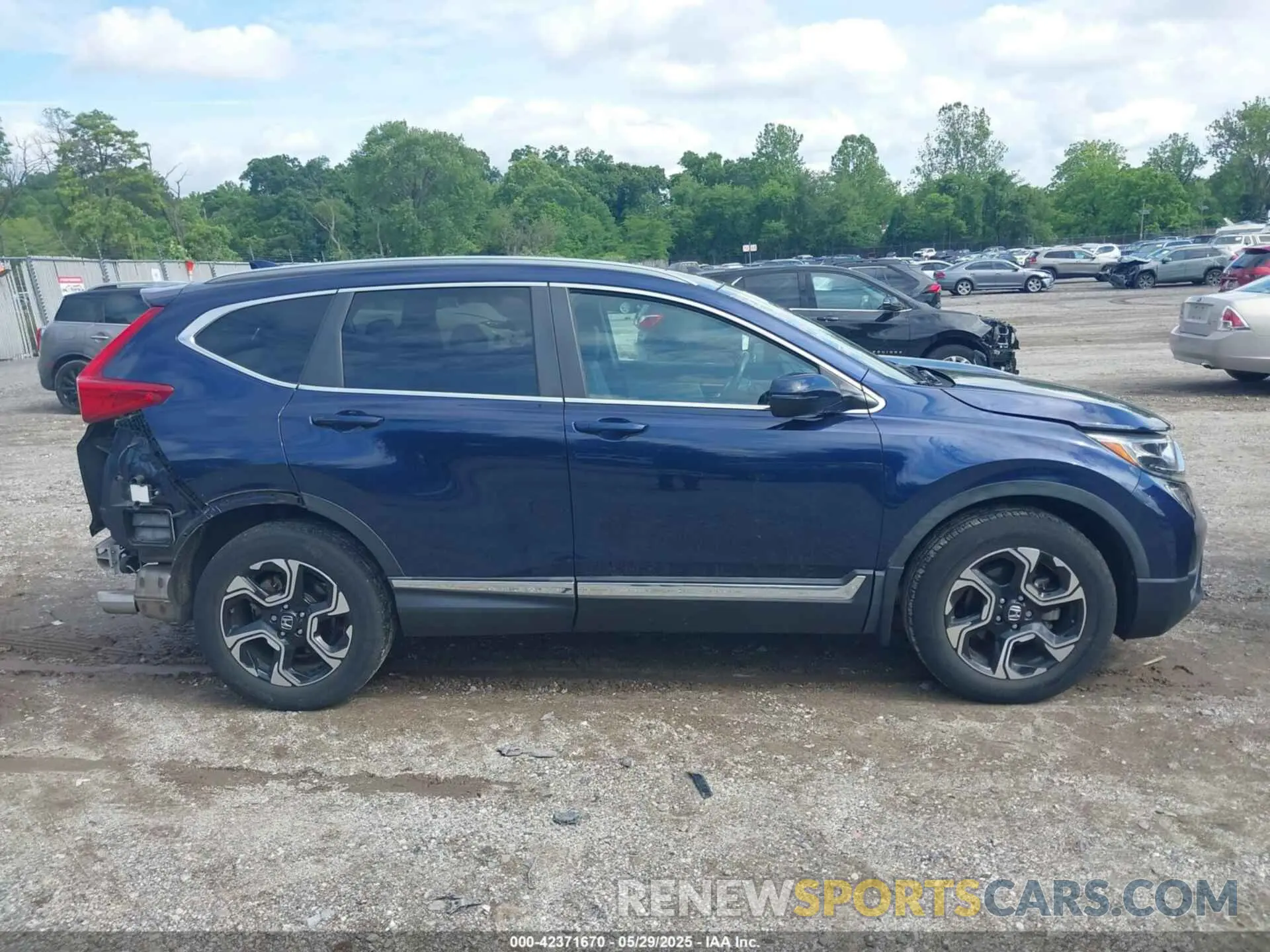 13 Photograph of a damaged car 2HKRW2H97KH640149 HONDA CR-V 2019