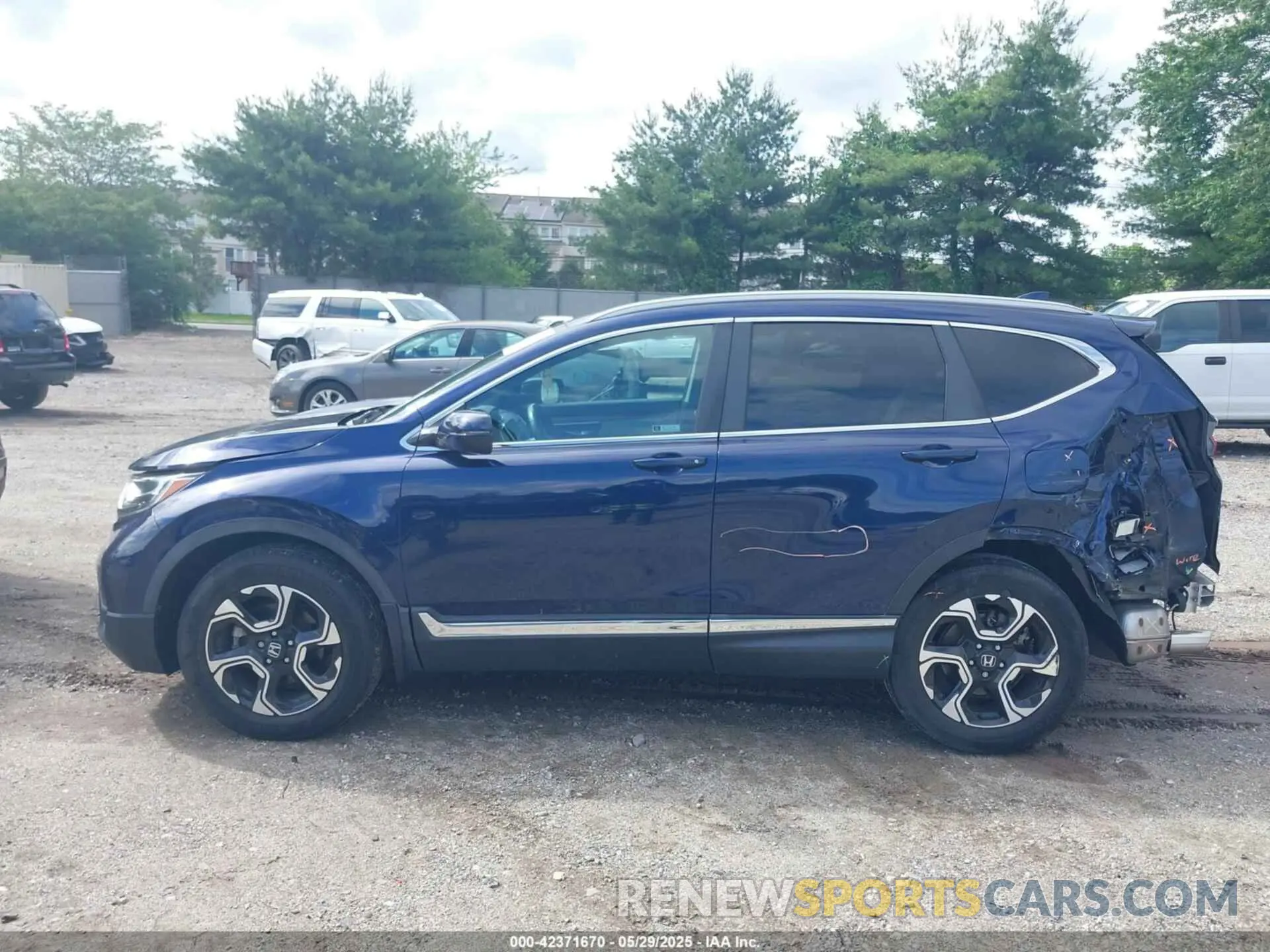 14 Photograph of a damaged car 2HKRW2H97KH640149 HONDA CR-V 2019