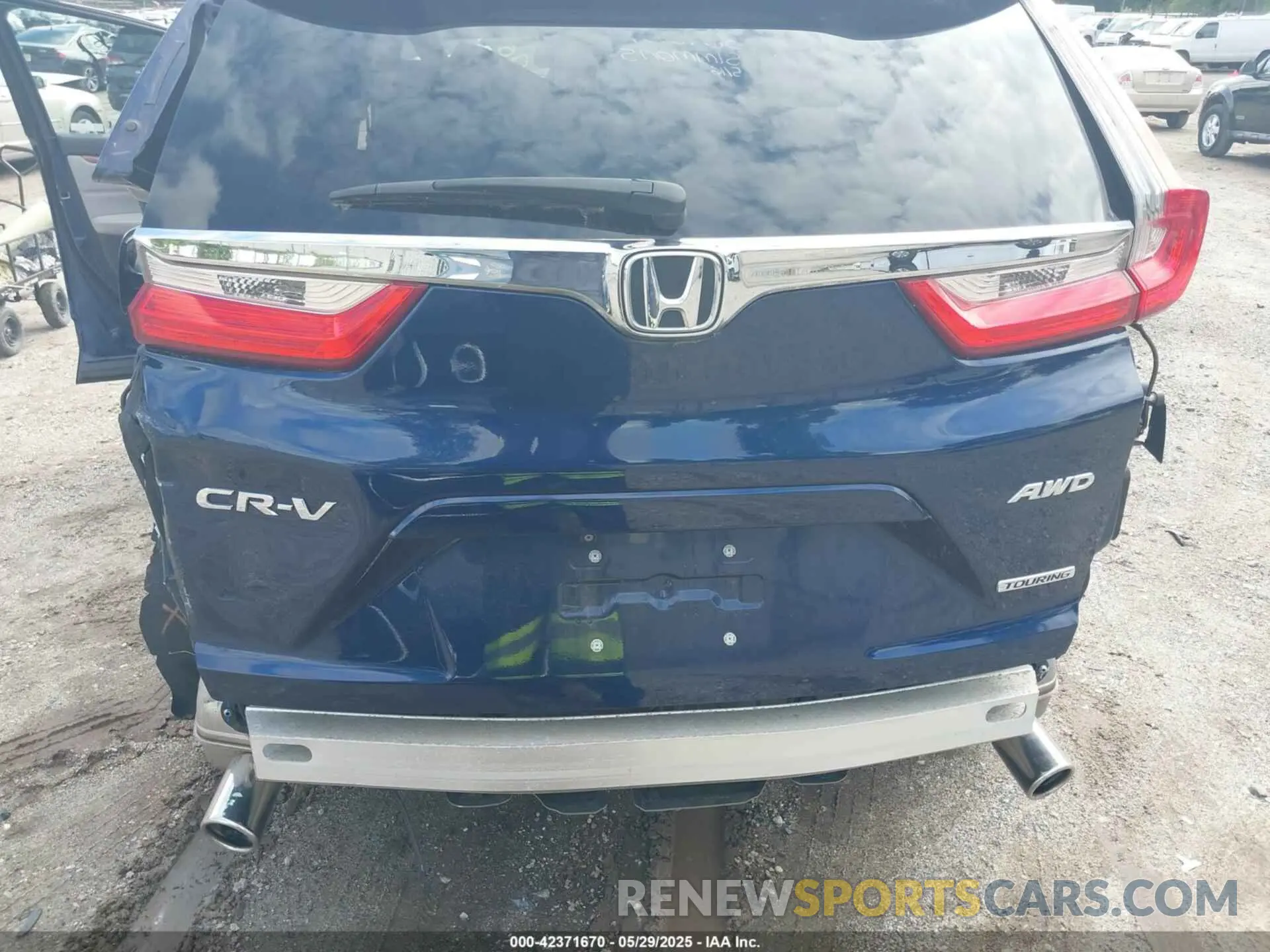 18 Photograph of a damaged car 2HKRW2H97KH640149 HONDA CR-V 2019