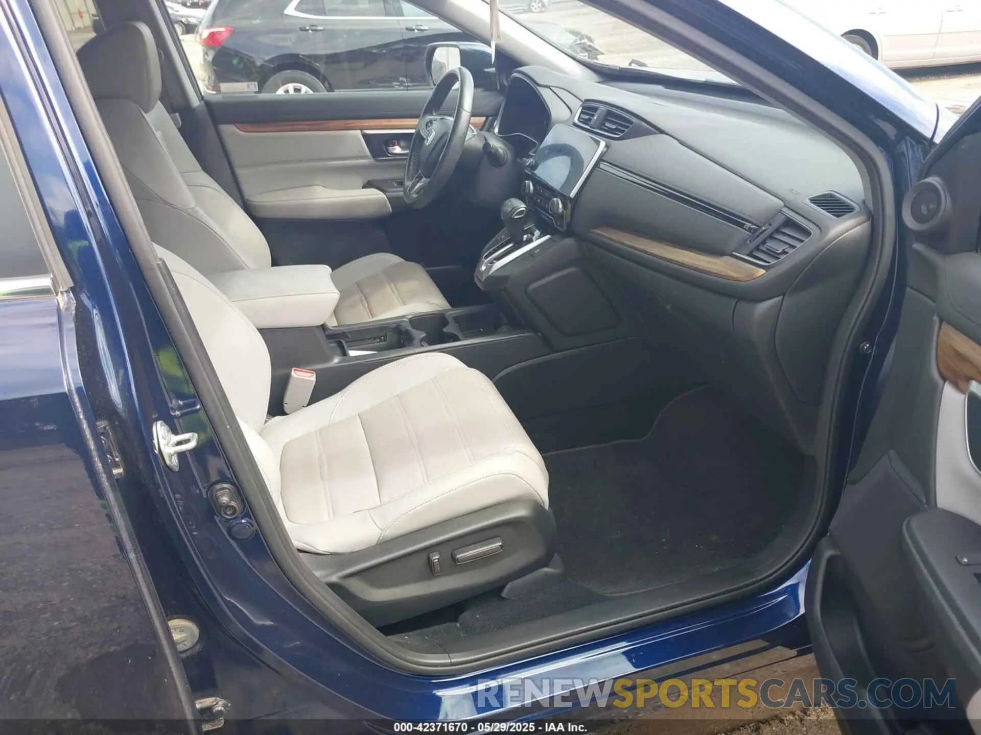 5 Photograph of a damaged car 2HKRW2H97KH640149 HONDA CR-V 2019