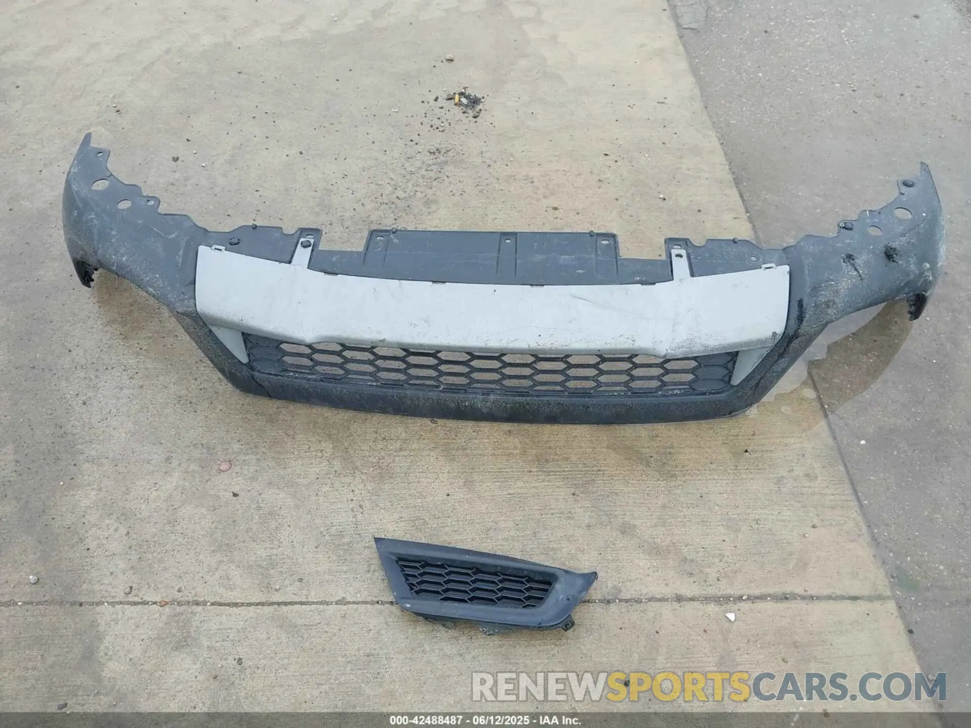 12 Photograph of a damaged car 2HKRW5H30KH421675 HONDA CR-V 2019