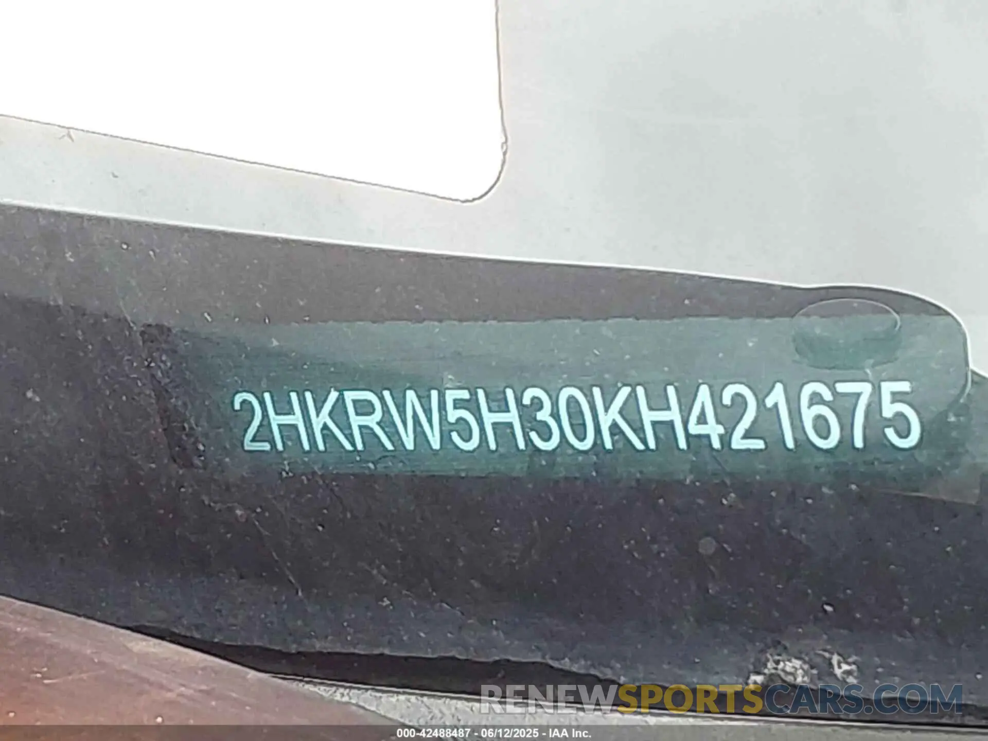 18 Photograph of a damaged car 2HKRW5H30KH421675 HONDA CR-V 2019