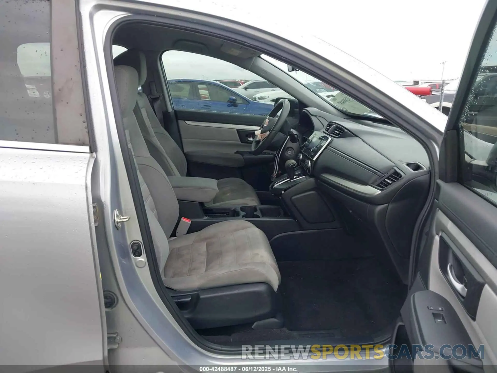 5 Photograph of a damaged car 2HKRW5H30KH421675 HONDA CR-V 2019
