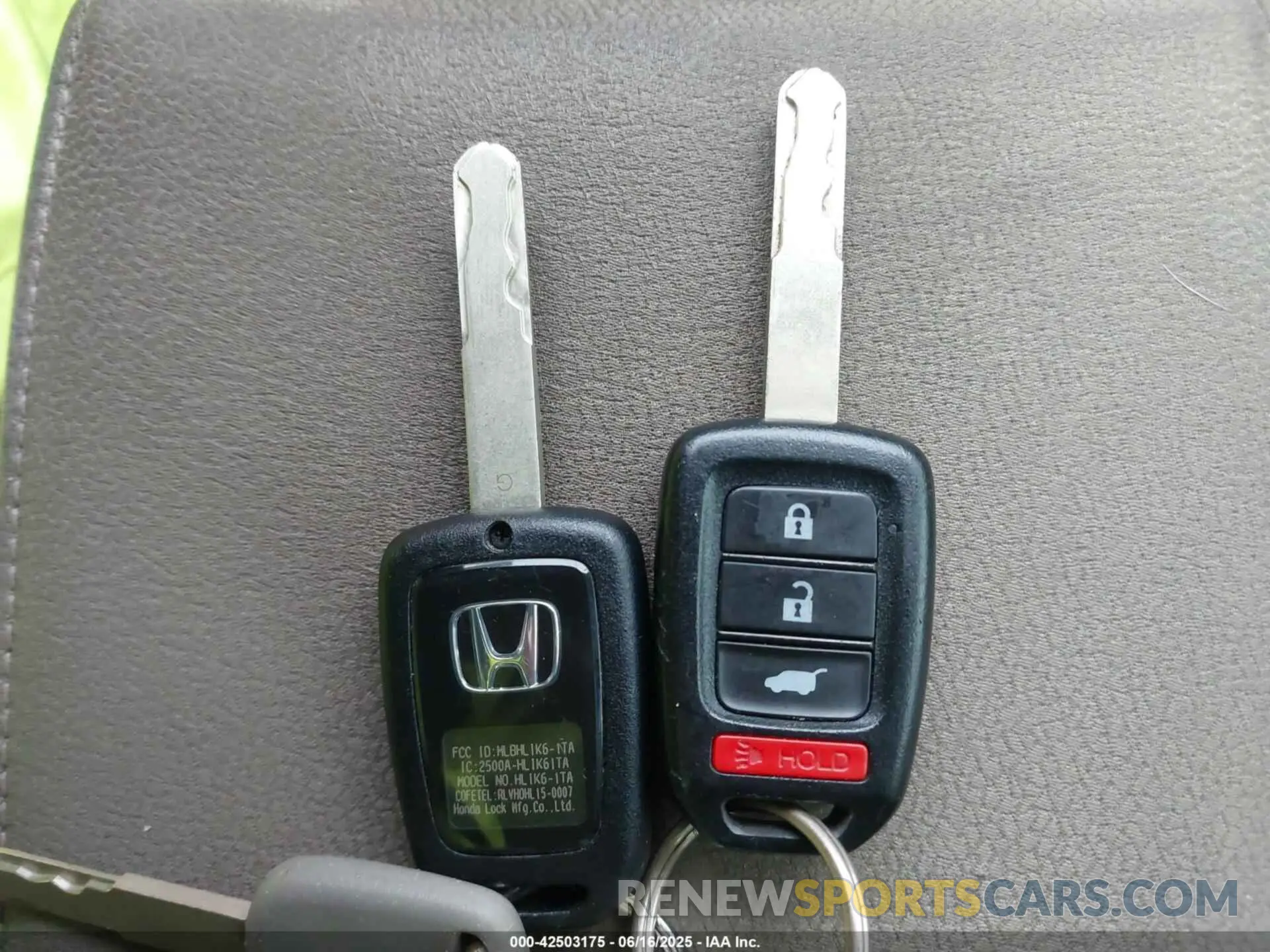 11 Photograph of a damaged car 2HKRW5H32KH419829 HONDA CR-V 2019