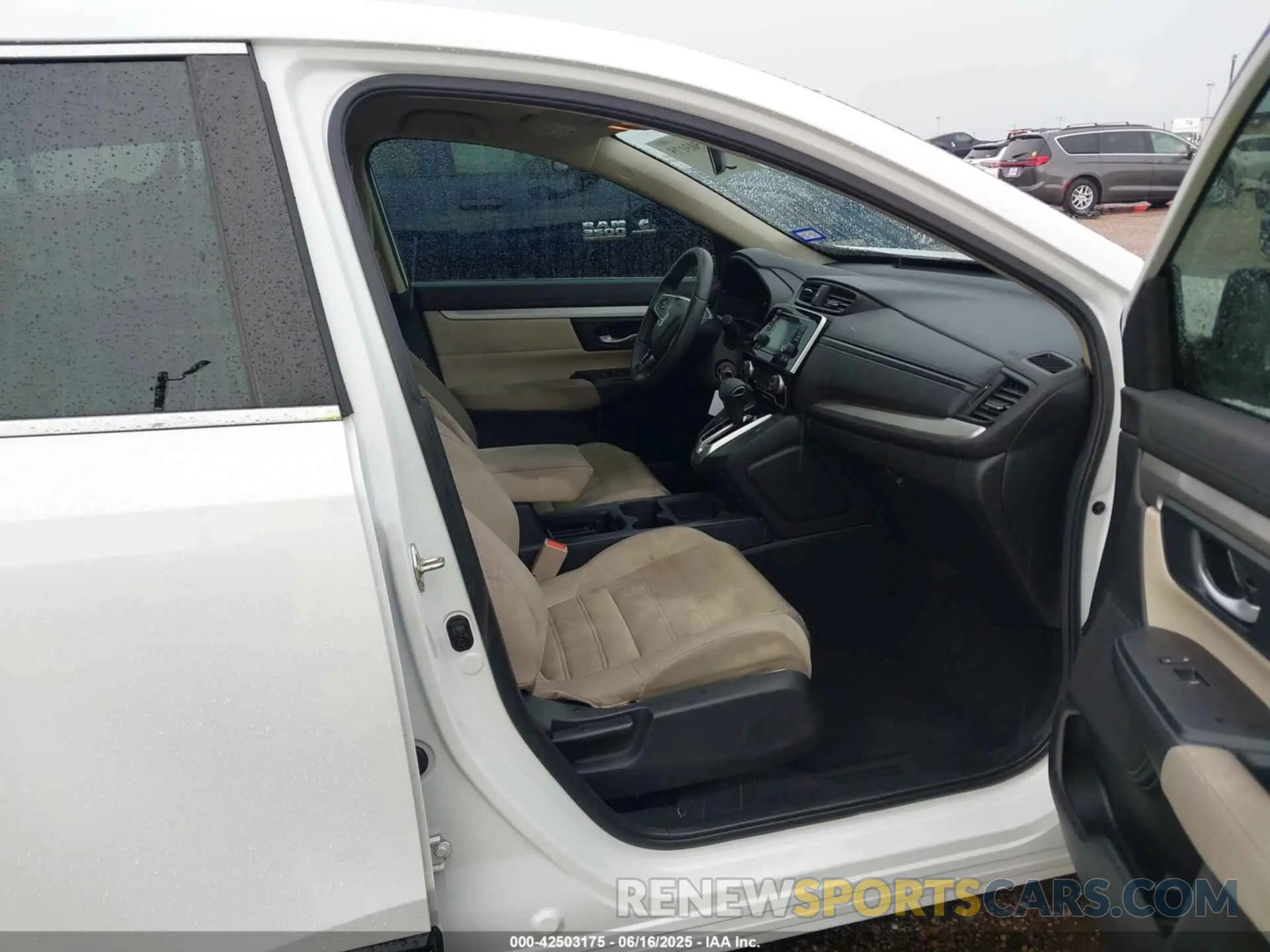 5 Photograph of a damaged car 2HKRW5H32KH419829 HONDA CR-V 2019