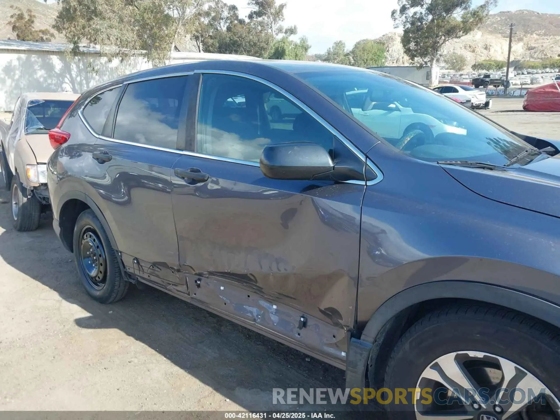 18 Photograph of a damaged car 2HKRW5H33KH401422 HONDA CR-V 2019