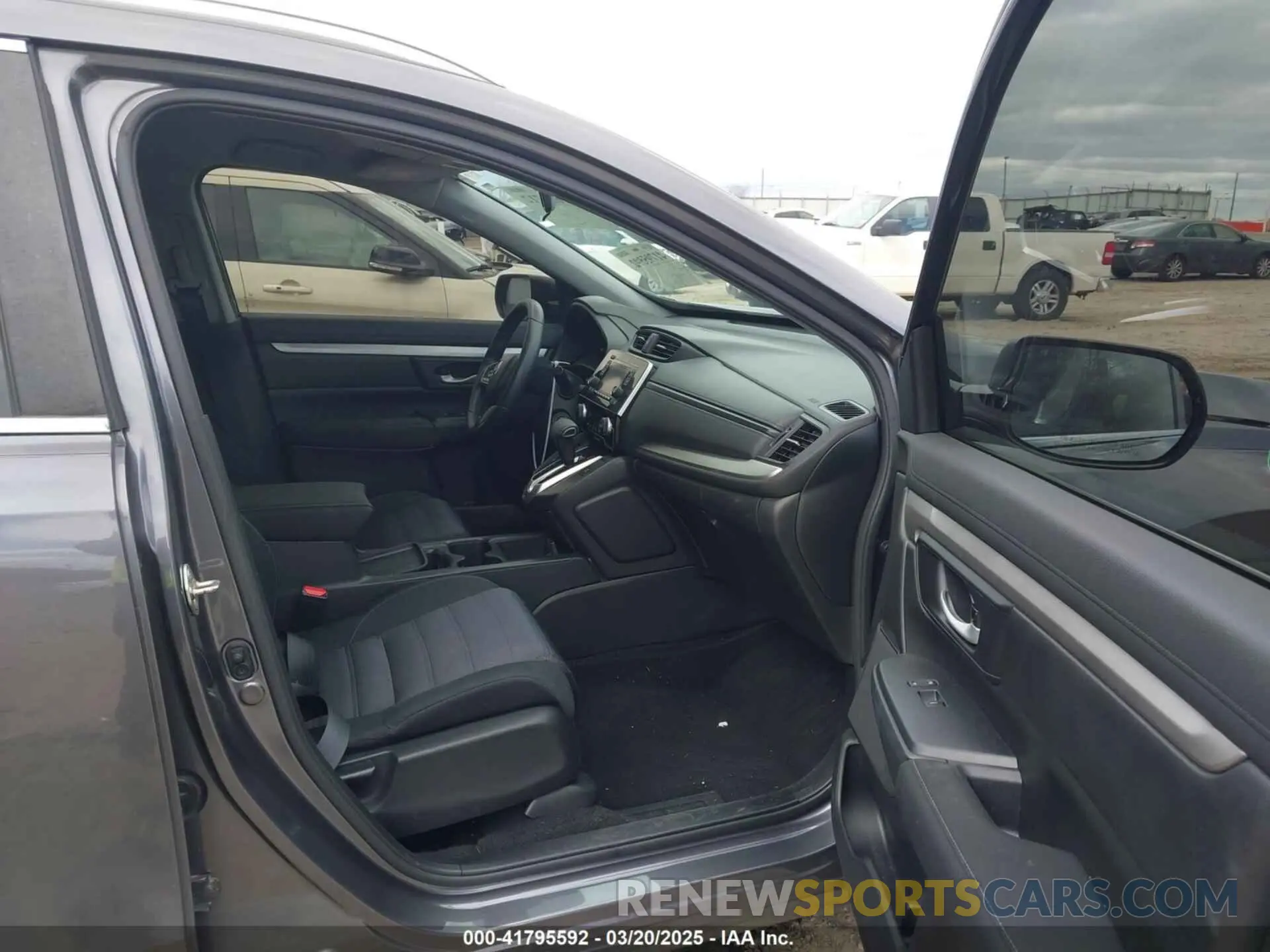 5 Фотография поврежденного автомобиля 2HKRW6H30KH208392 HONDA CR-V 2019