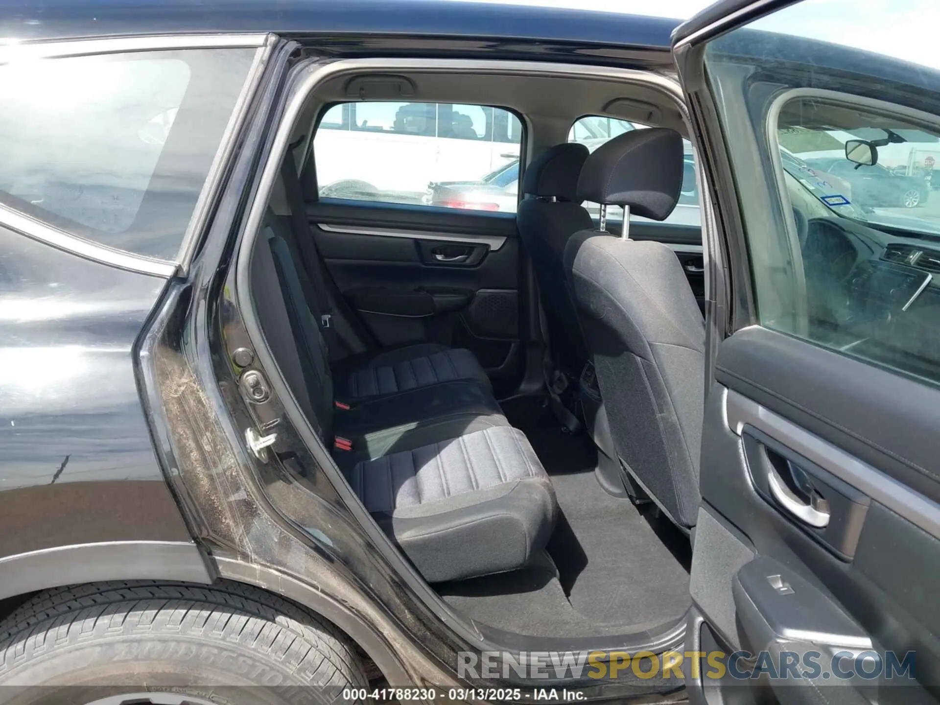 8 Photograph of a damaged car 2HKRW6H31KH208935 HONDA CR-V 2019