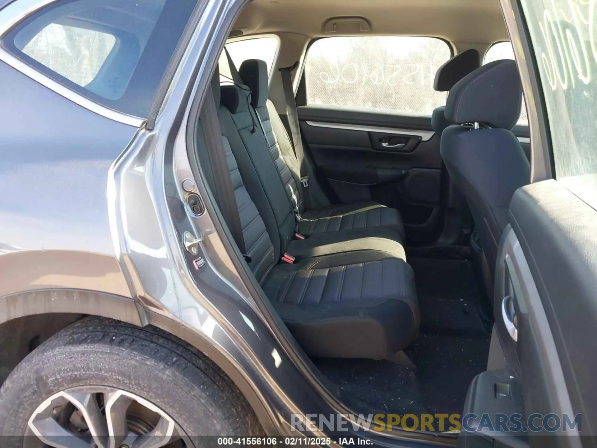 8 Photograph of a damaged car 2HKRW6H32KH208586 HONDA CR-V 2019