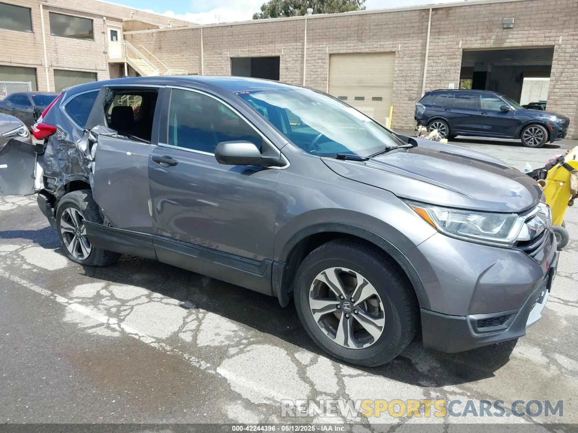 1 Photograph of a damaged car 2HKRW6H32KH223945 HONDA CR-V 2019