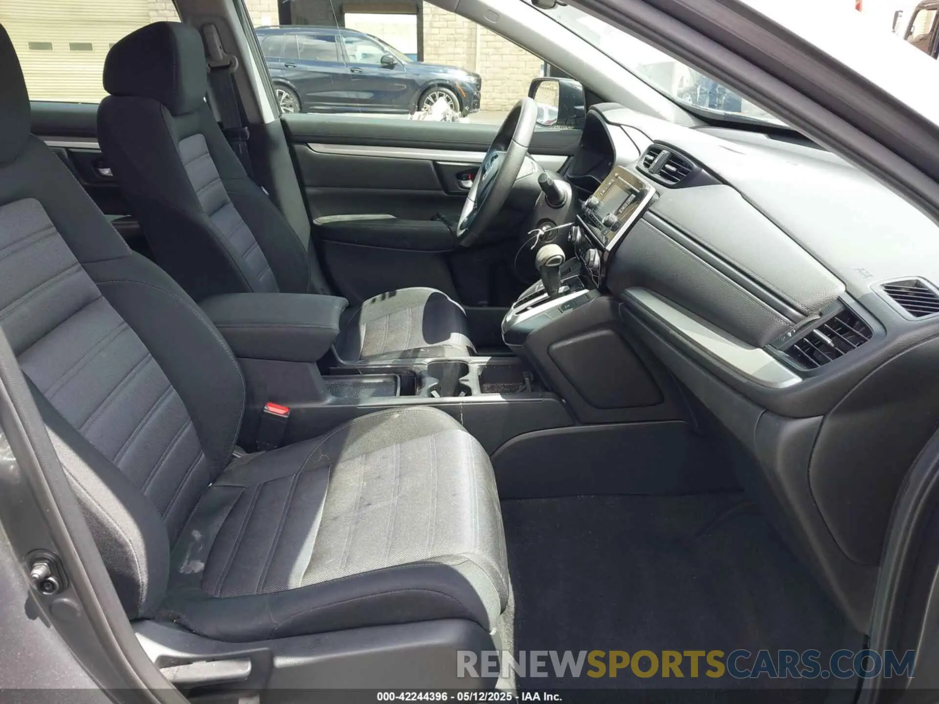 5 Photograph of a damaged car 2HKRW6H32KH223945 HONDA CR-V 2019