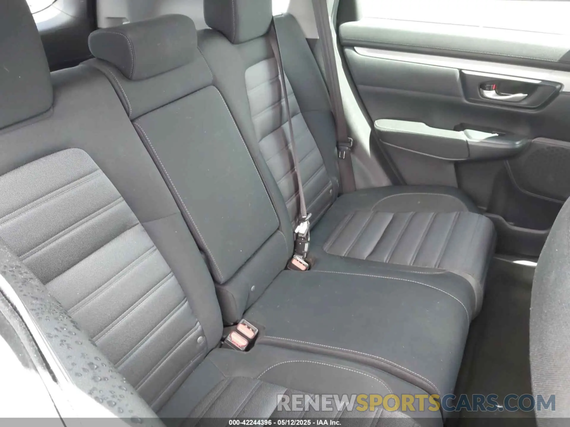 8 Photograph of a damaged car 2HKRW6H32KH223945 HONDA CR-V 2019