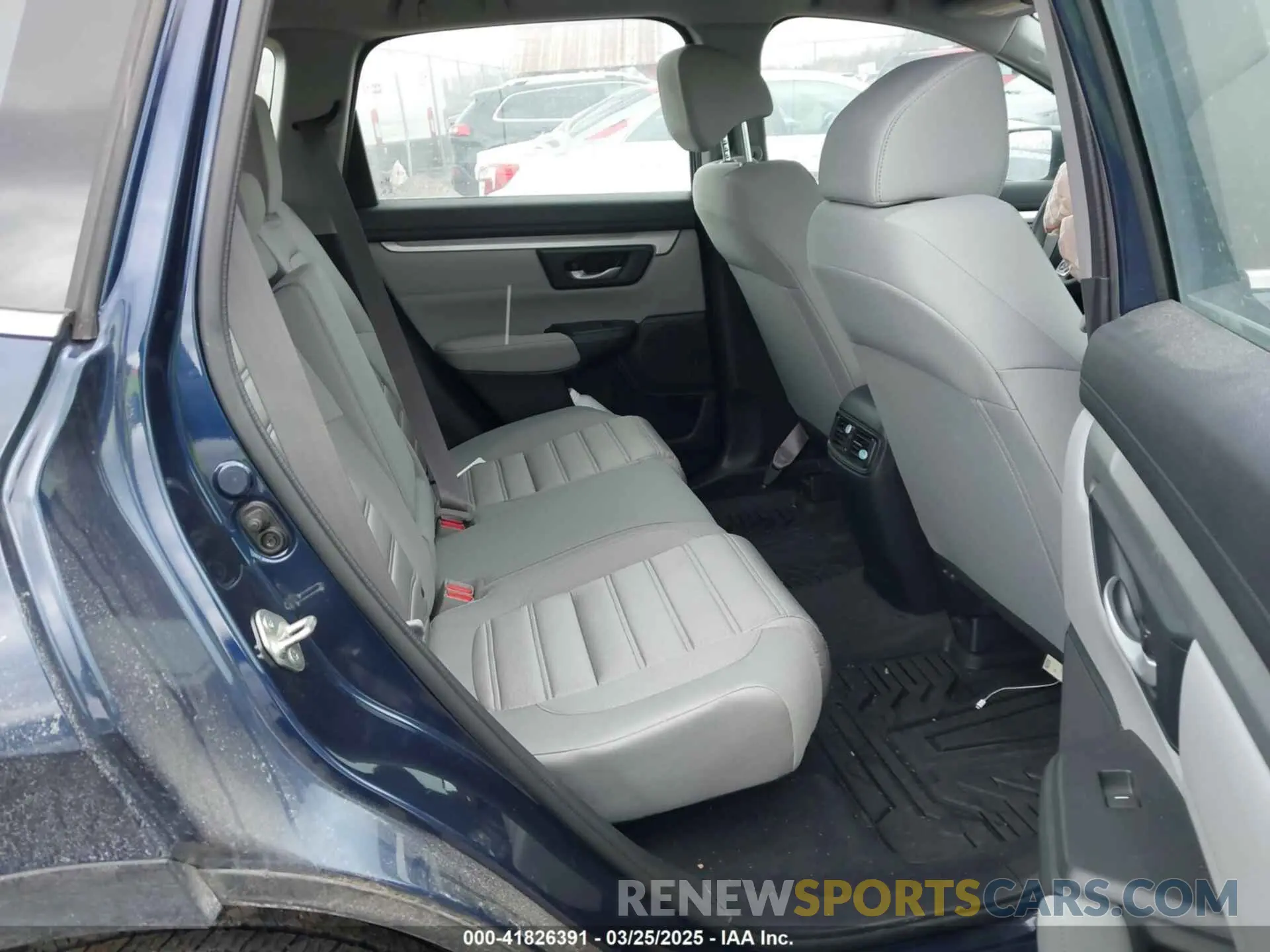 8 Photograph of a damaged car 2HKRW6H34KH207519 HONDA CR-V 2019
