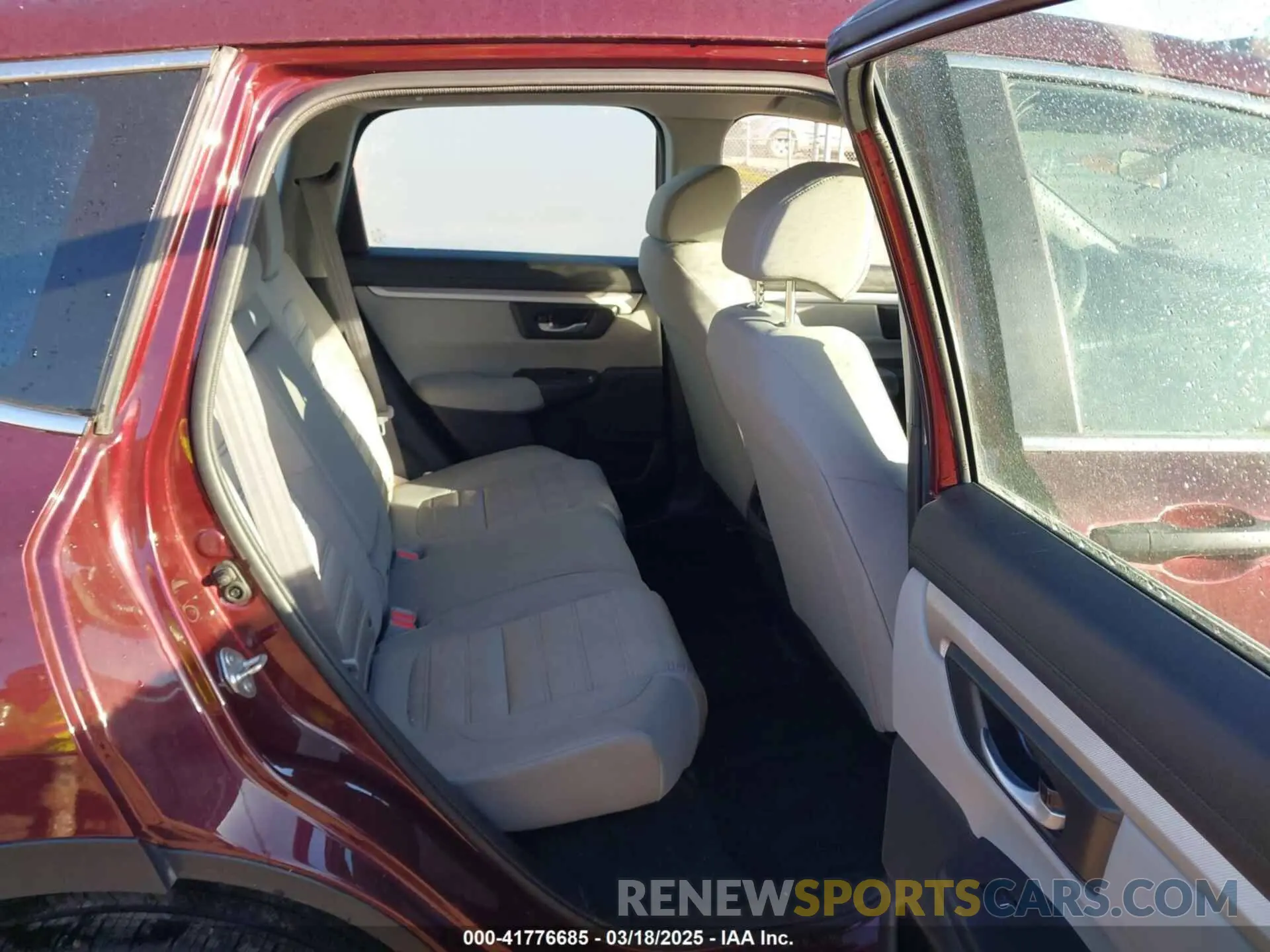 8 Photograph of a damaged car 2HKRW6H34KH210131 HONDA CR-V 2019