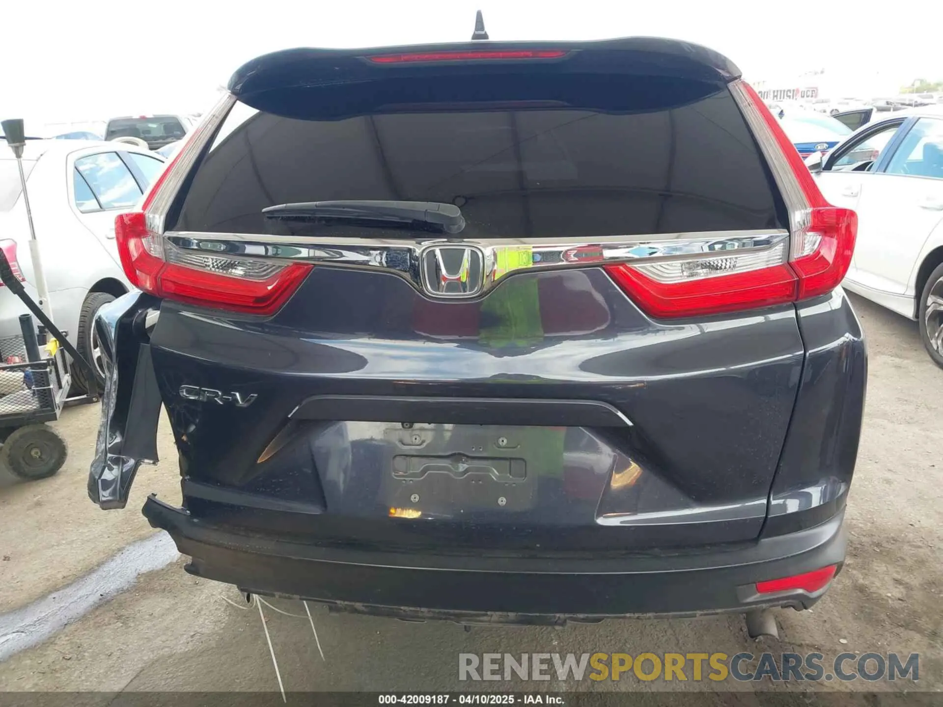 17 Photograph of a damaged car 5J6RW1H53KA031097 HONDA CR-V 2019
