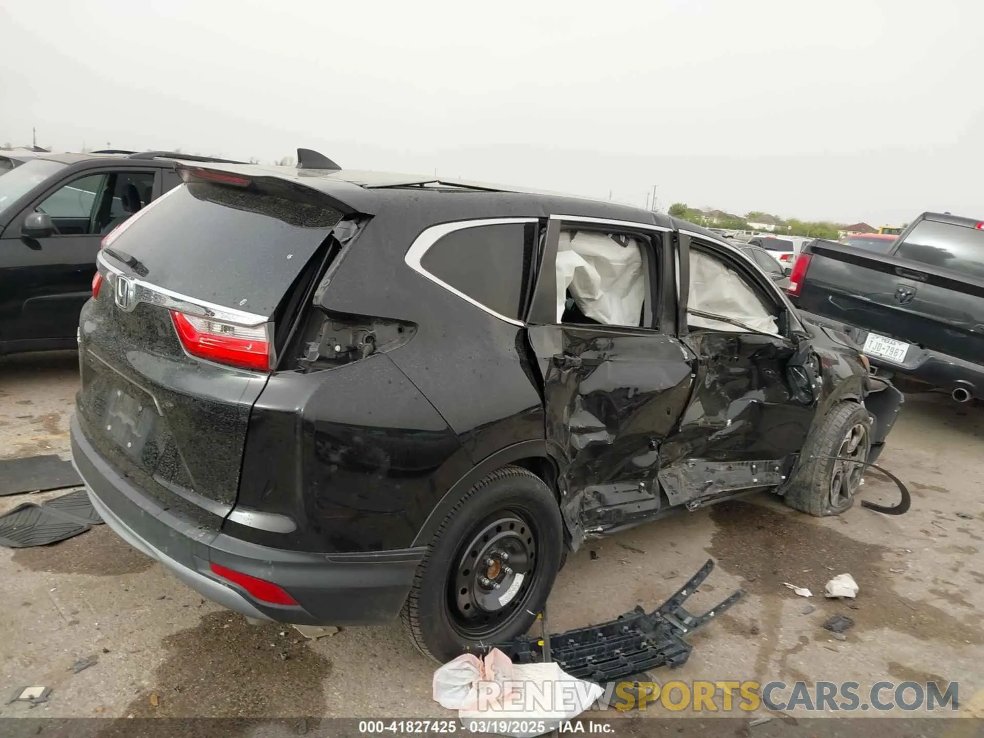 4 Photograph of a damaged car 5J6RW1H54KA039693 HONDA CR-V 2019
