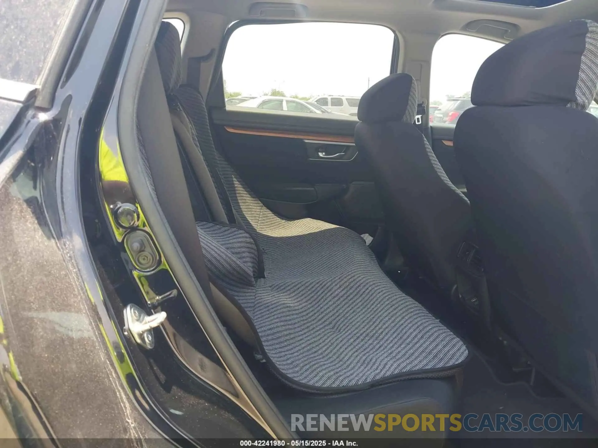 8 Photograph of a damaged car 5J6RW1H55KA003835 HONDA CR-V 2019