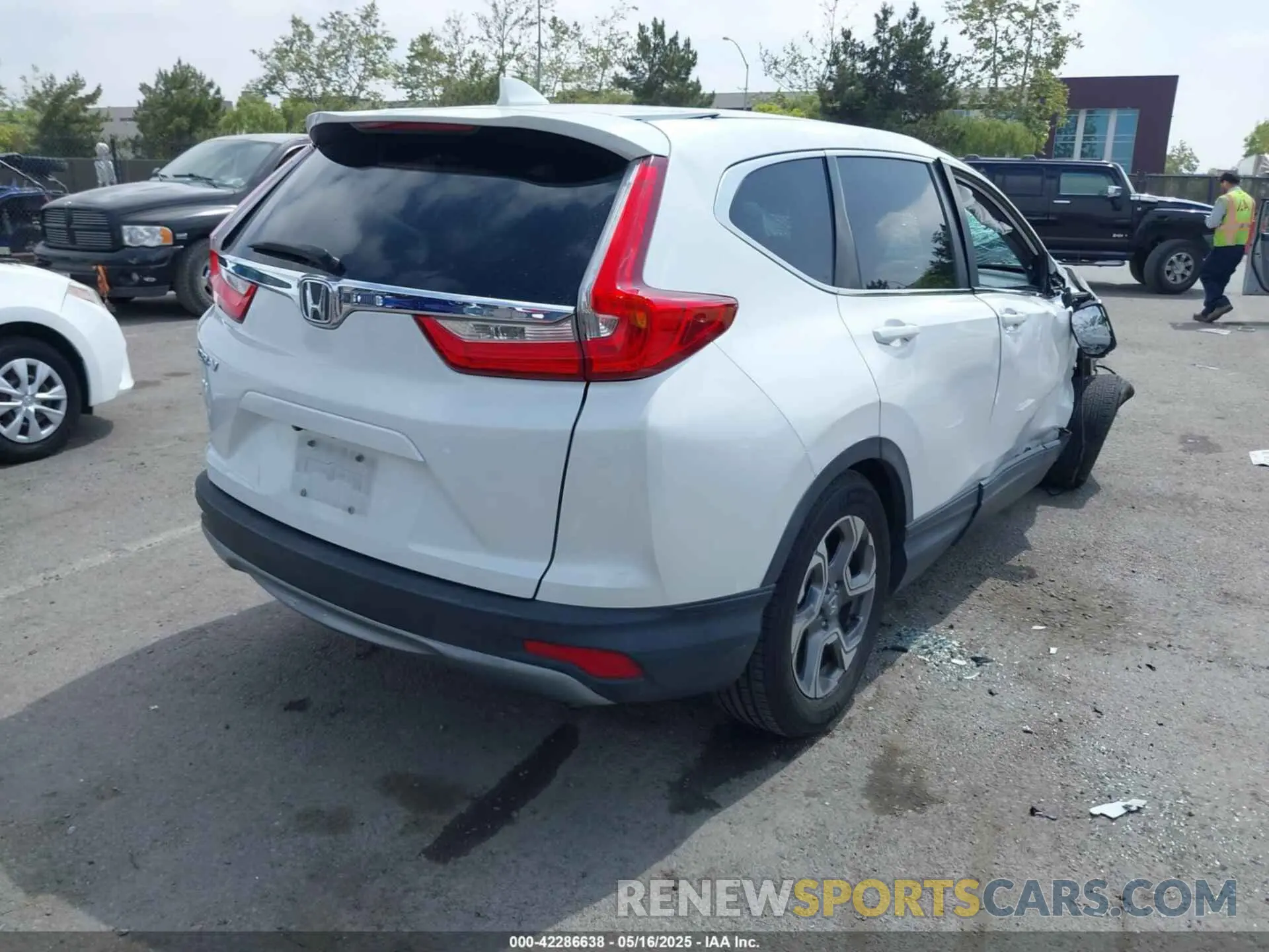 4 Photograph of a damaged car 5J6RW1H59KA008908 HONDA CR-V 2019