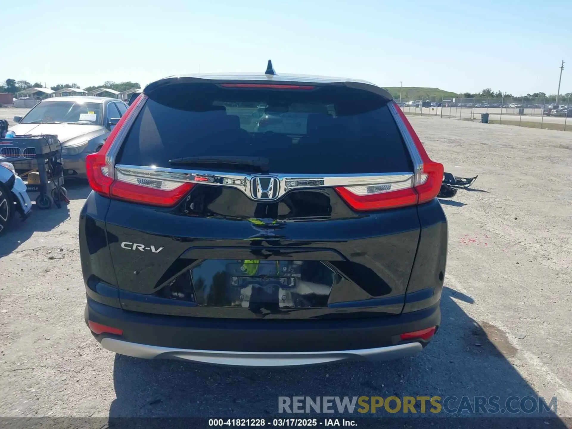 17 Фотография поврежденного автомобиля 5J6RW1H82KA015922 HONDA CR-V 2019