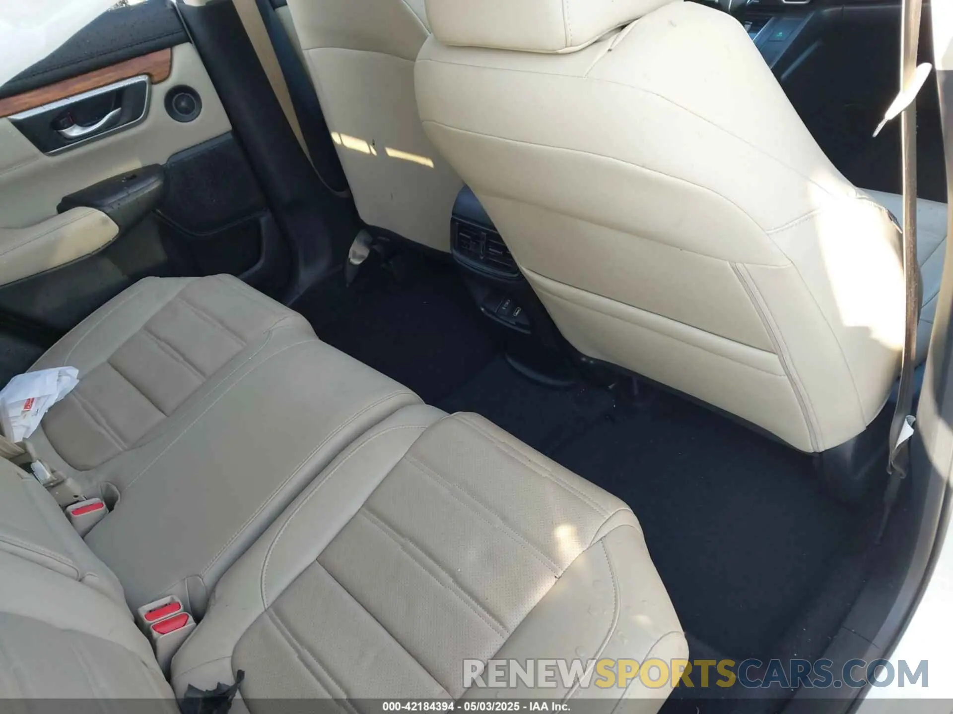 8 Photograph of a damaged car 5J6RW1H82KA017900 HONDA CR-V 2019