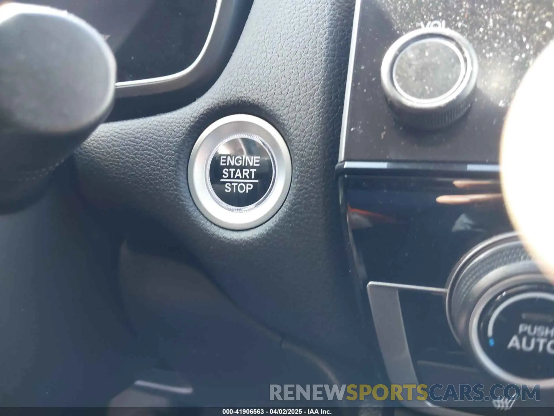 11 Photograph of a damaged car 5J6RW1H84KA001472 HONDA CR-V 2019