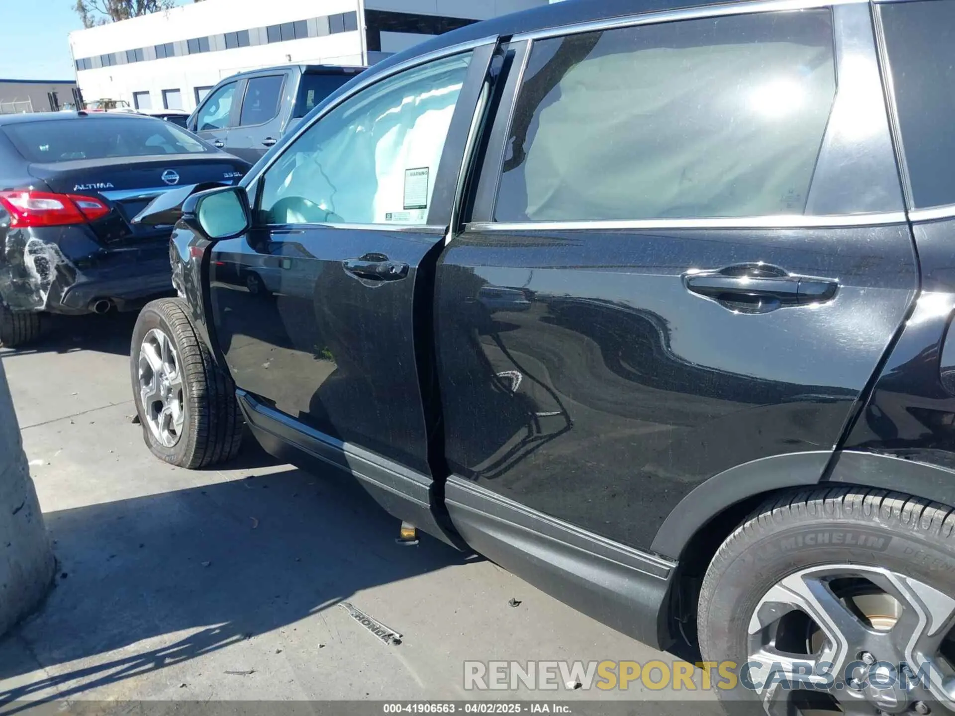15 Photograph of a damaged car 5J6RW1H84KA001472 HONDA CR-V 2019