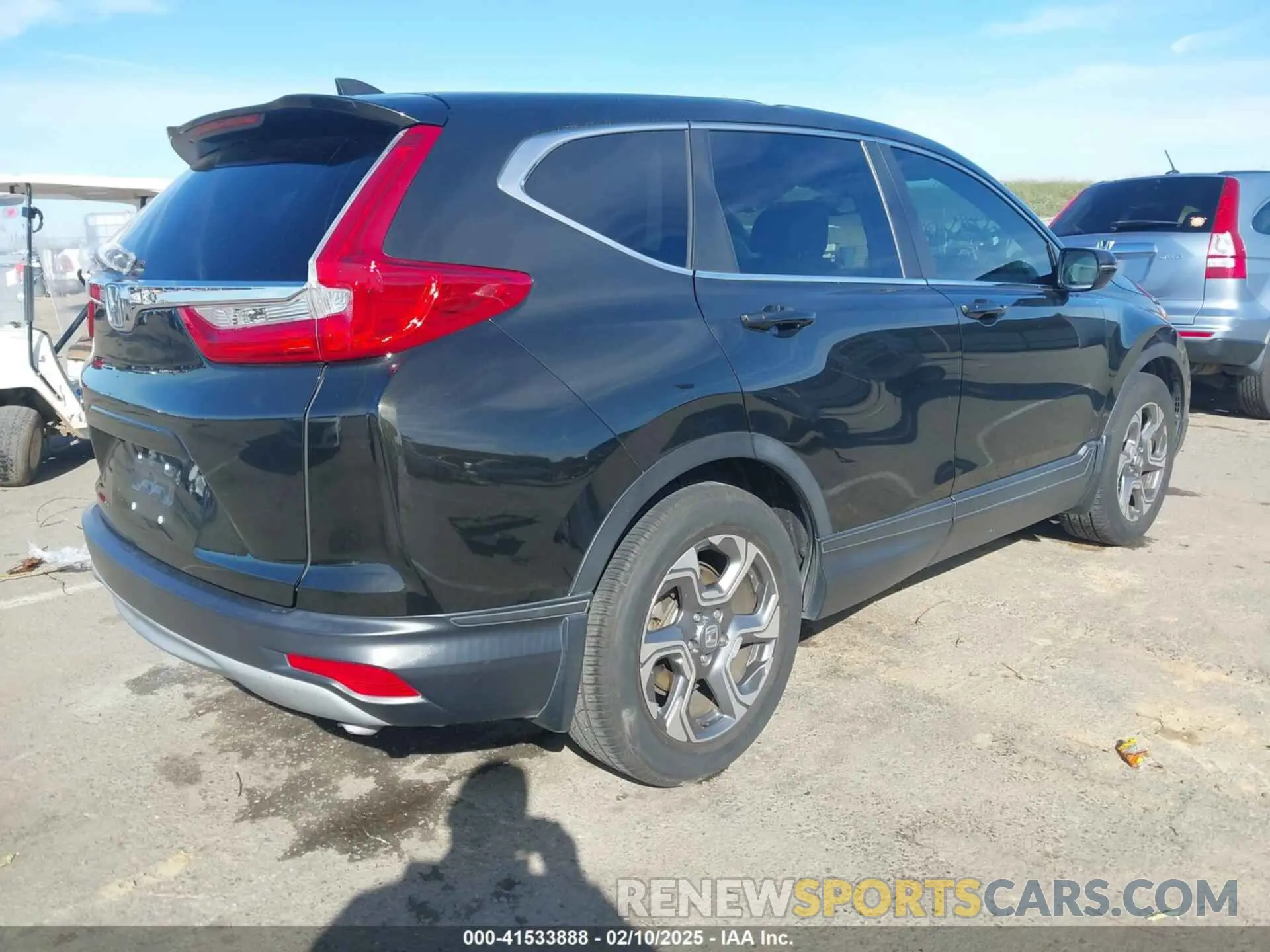 4 Photograph of a damaged car 5J6RW1H84KL005347 HONDA CR-V 2019