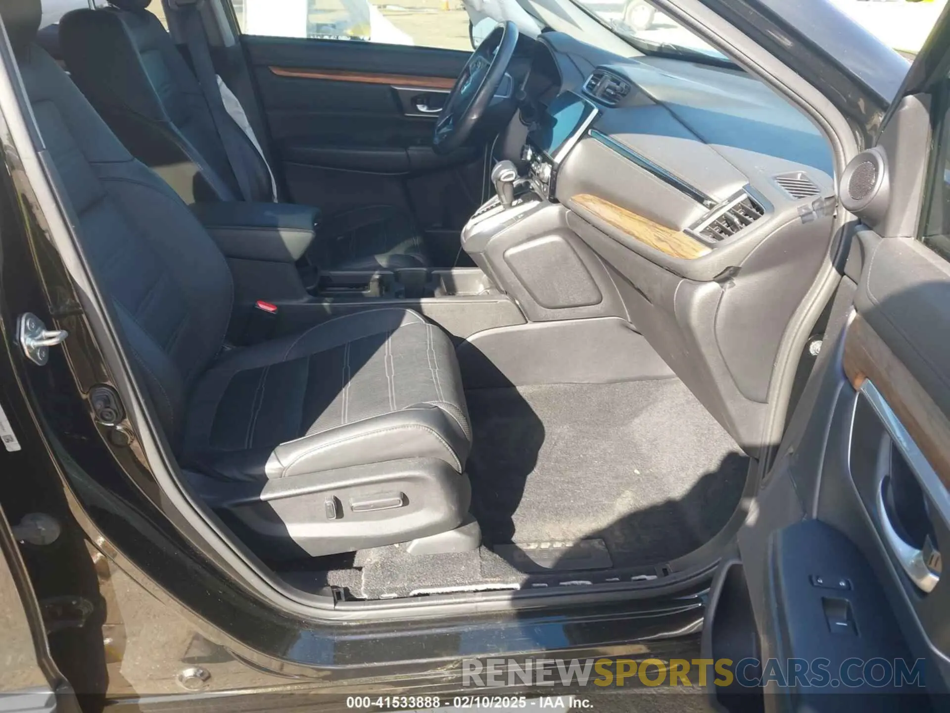 5 Photograph of a damaged car 5J6RW1H84KL005347 HONDA CR-V 2019
