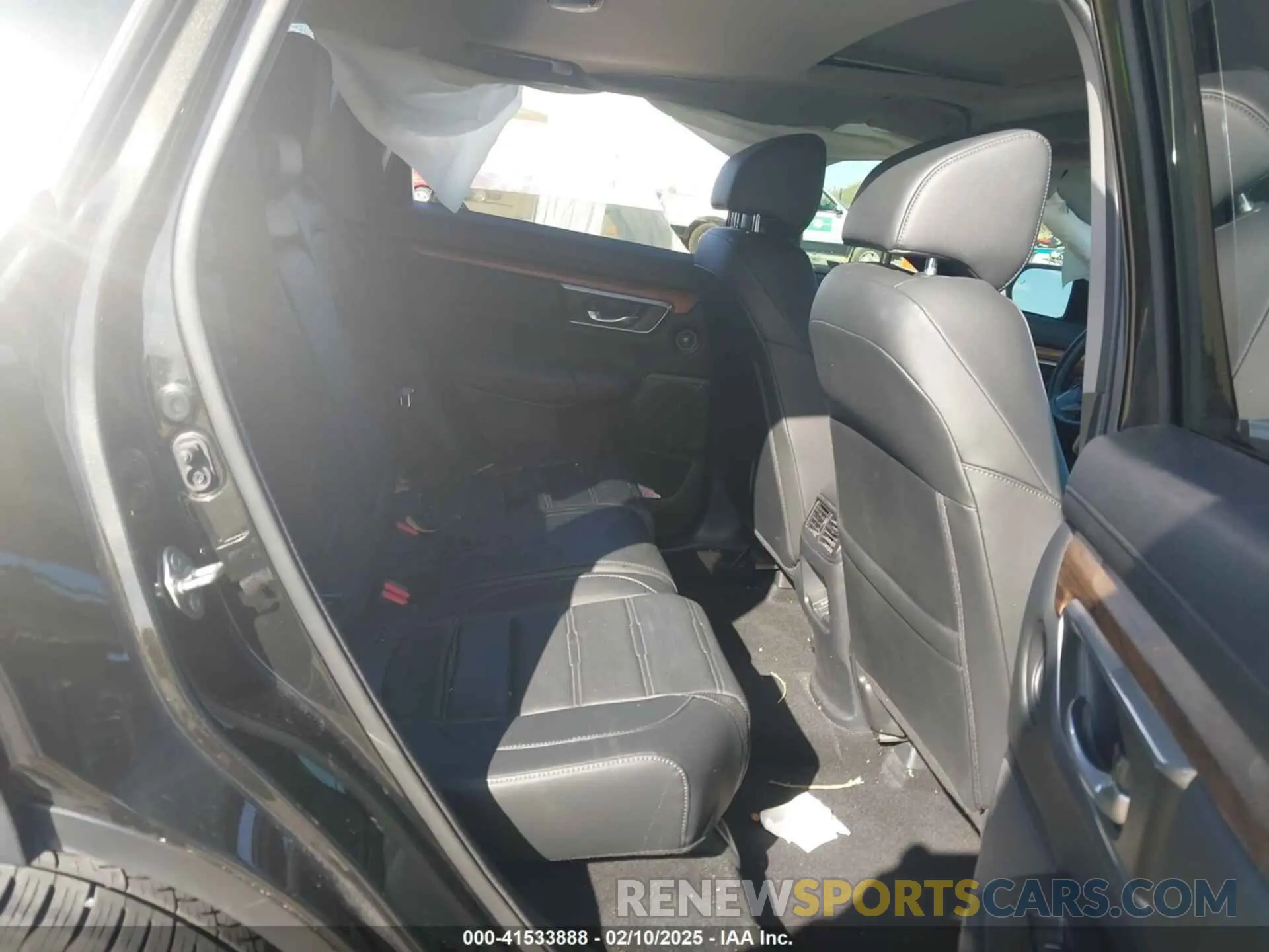 8 Photograph of a damaged car 5J6RW1H84KL005347 HONDA CR-V 2019