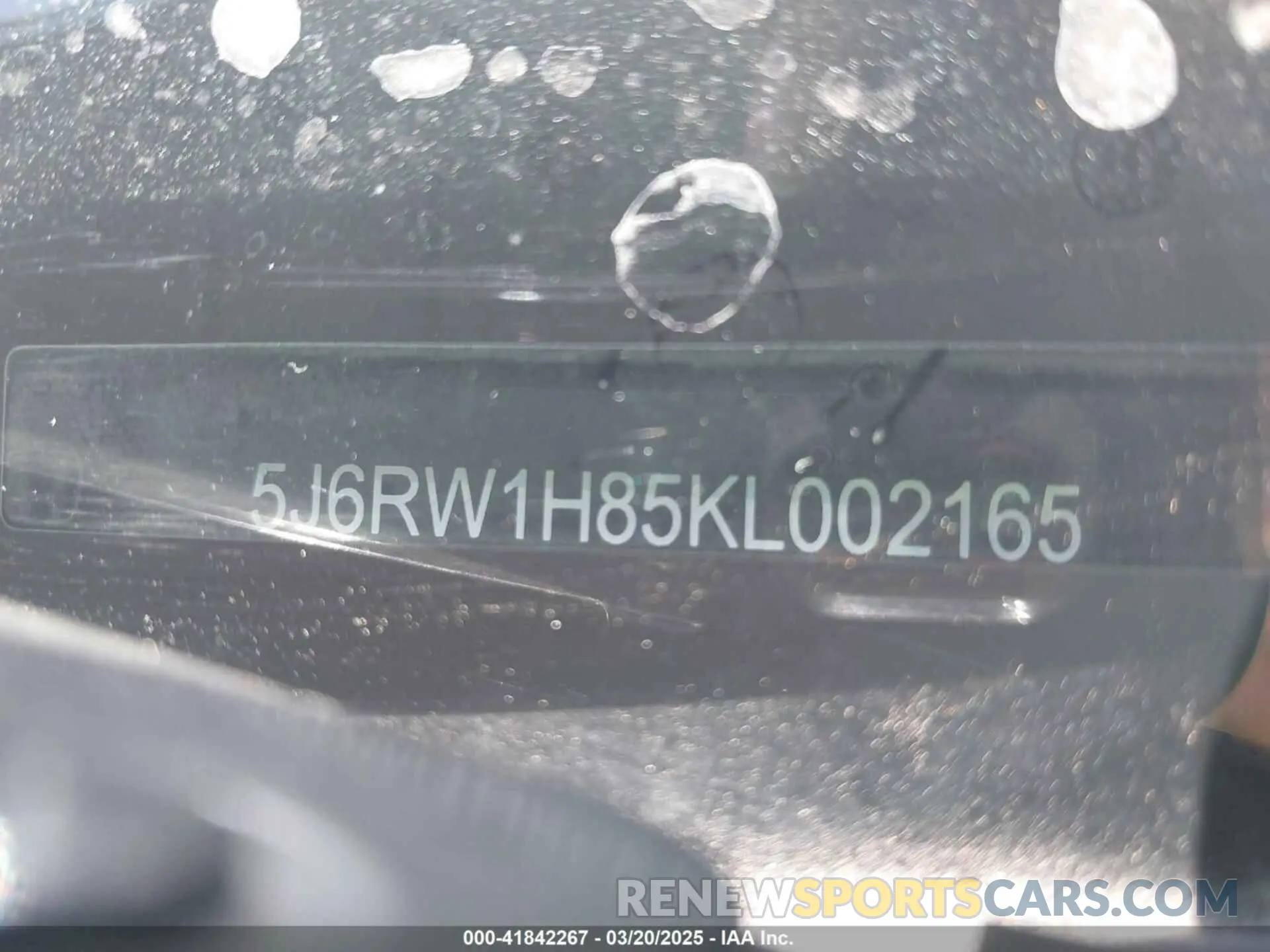 18 Photograph of a damaged car 5J6RW1H85KL002165 HONDA CR-V 2019