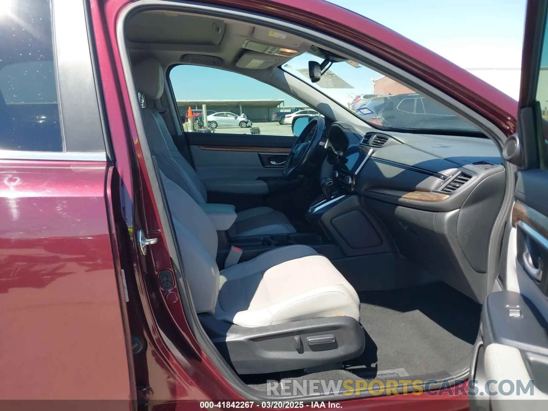 5 Photograph of a damaged car 5J6RW1H85KL002165 HONDA CR-V 2019