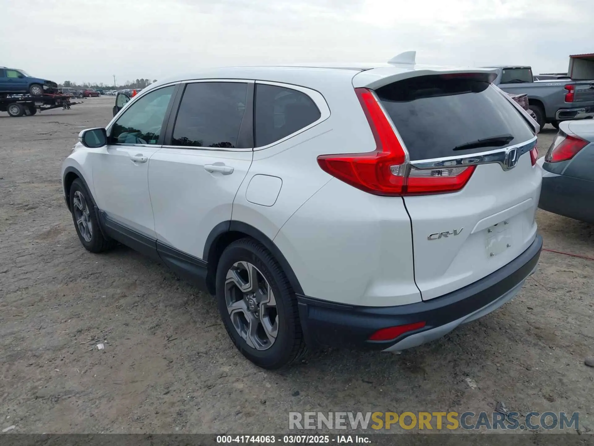 3 Фотография поврежденного автомобиля 5J6RW1H87KA026642 HONDA CR-V 2019