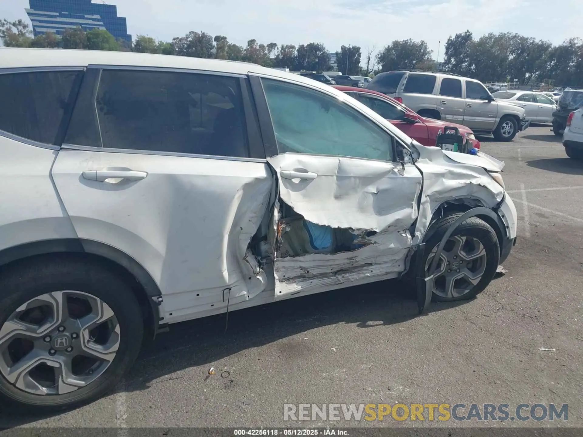 17 Фотография поврежденного автомобиля 5J6RW1H87KA048527 HONDA CR-V 2019