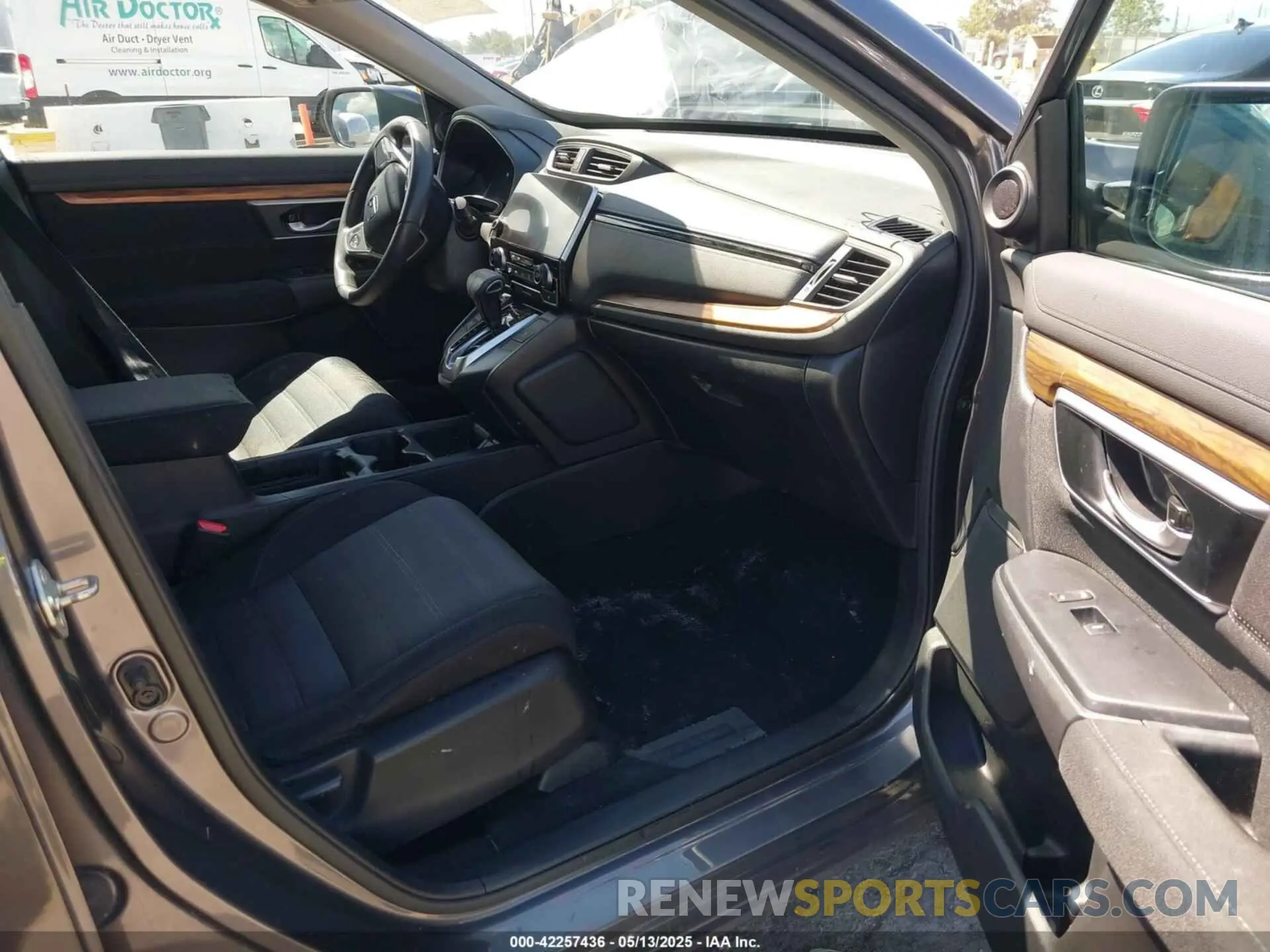 5 Photograph of a damaged car 5J6RW2H51KA013154 HONDA CR-V 2019
