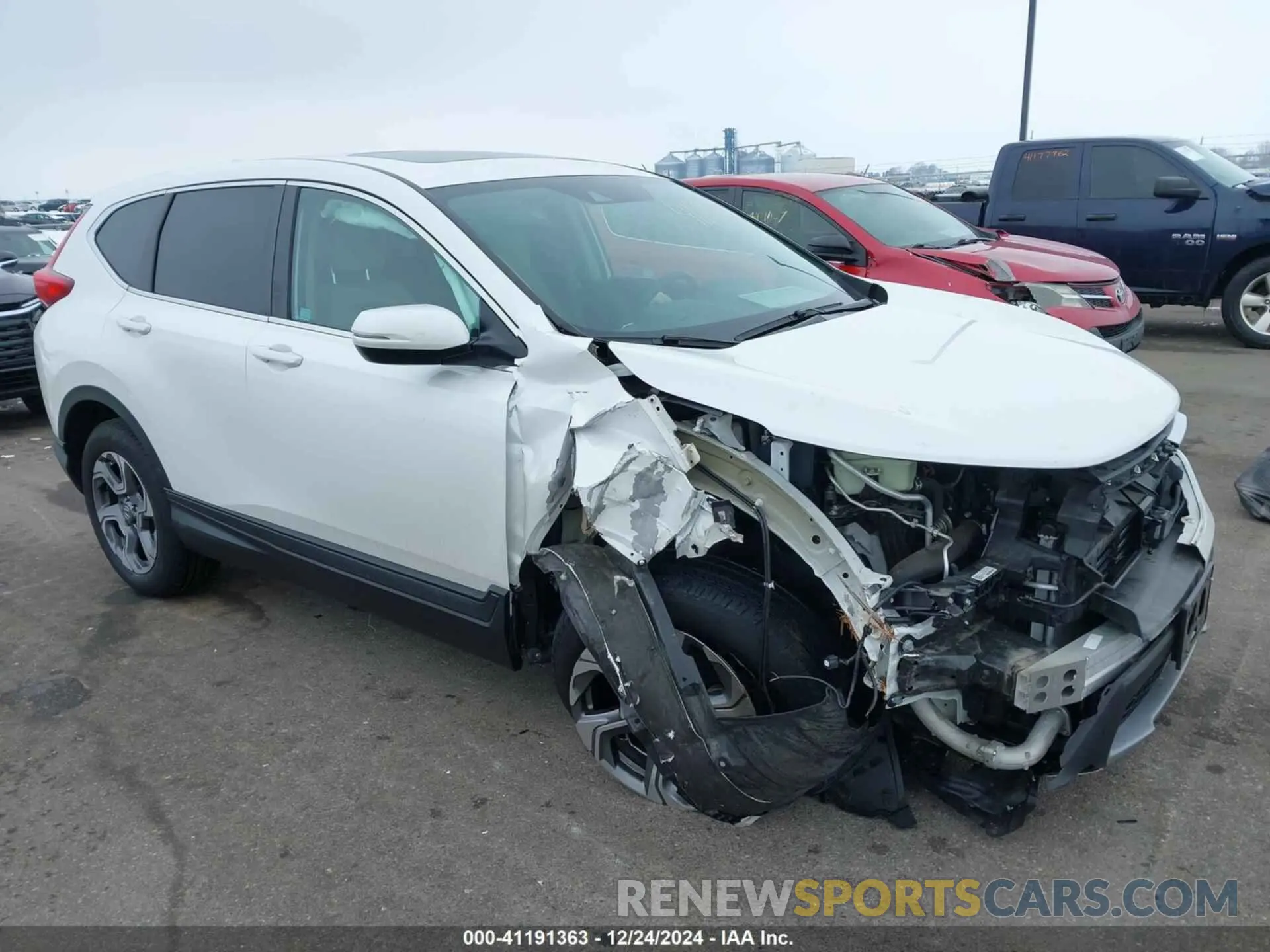 1 Photograph of a damaged car 5J6RW2H54KL015789 HONDA CR-V 2019