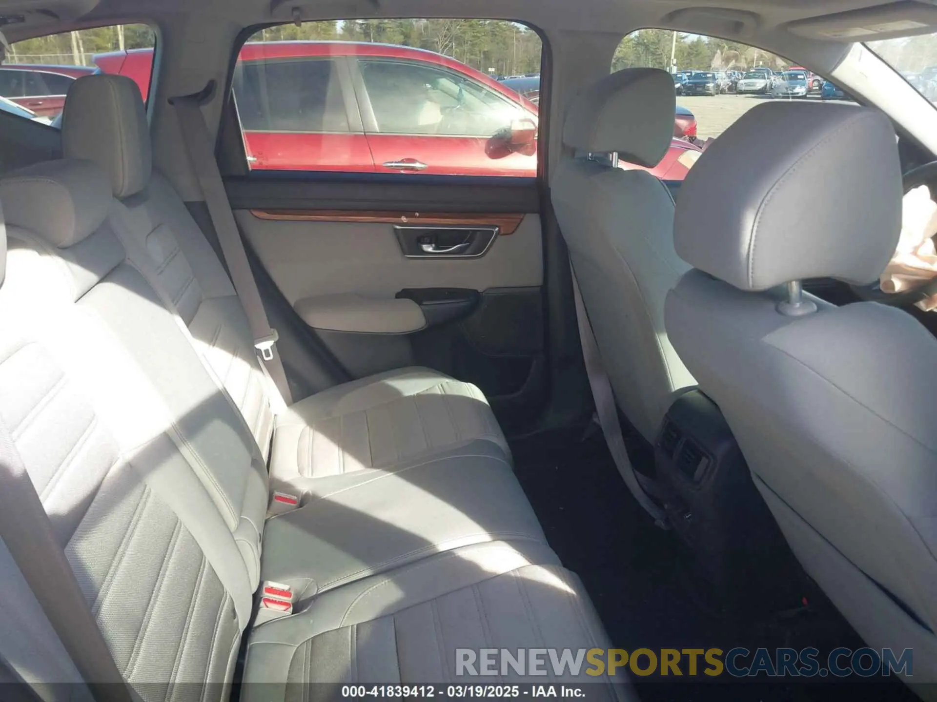 8 Photograph of a damaged car 5J6RW2H56KL009251 HONDA CR-V 2019