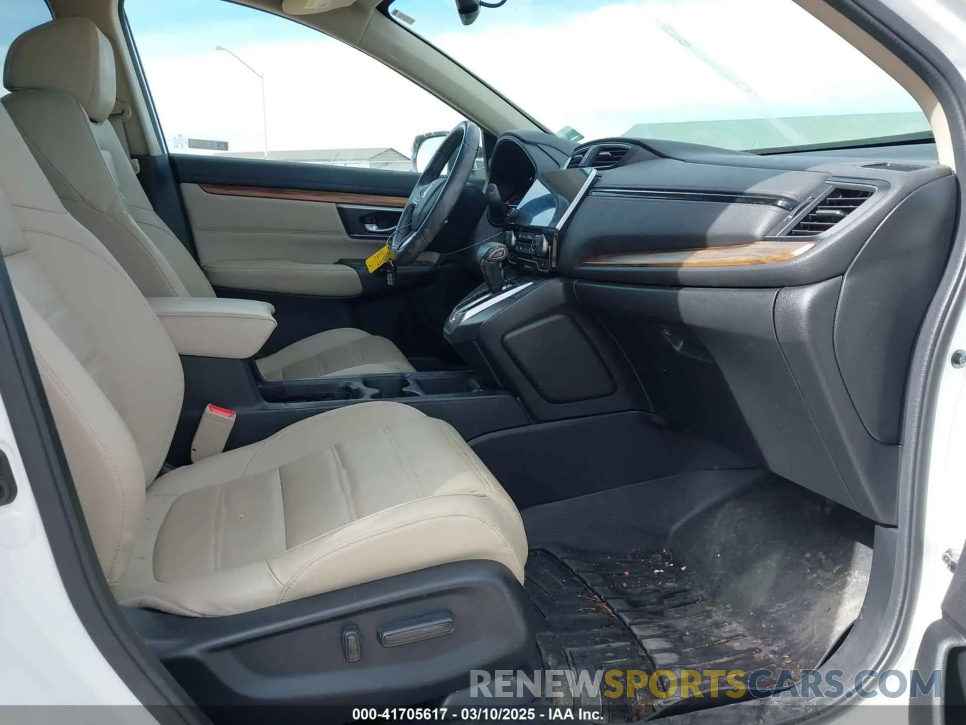 5 Фотография поврежденного автомобиля 5J6RW2H83KA010069 HONDA CR-V 2019