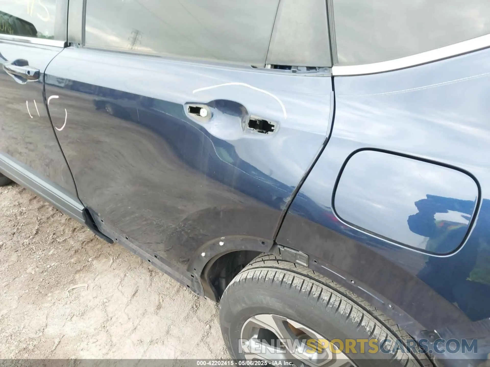 17 Photograph of a damaged car 5J6RW2H89KA000971 HONDA CR-V 2019