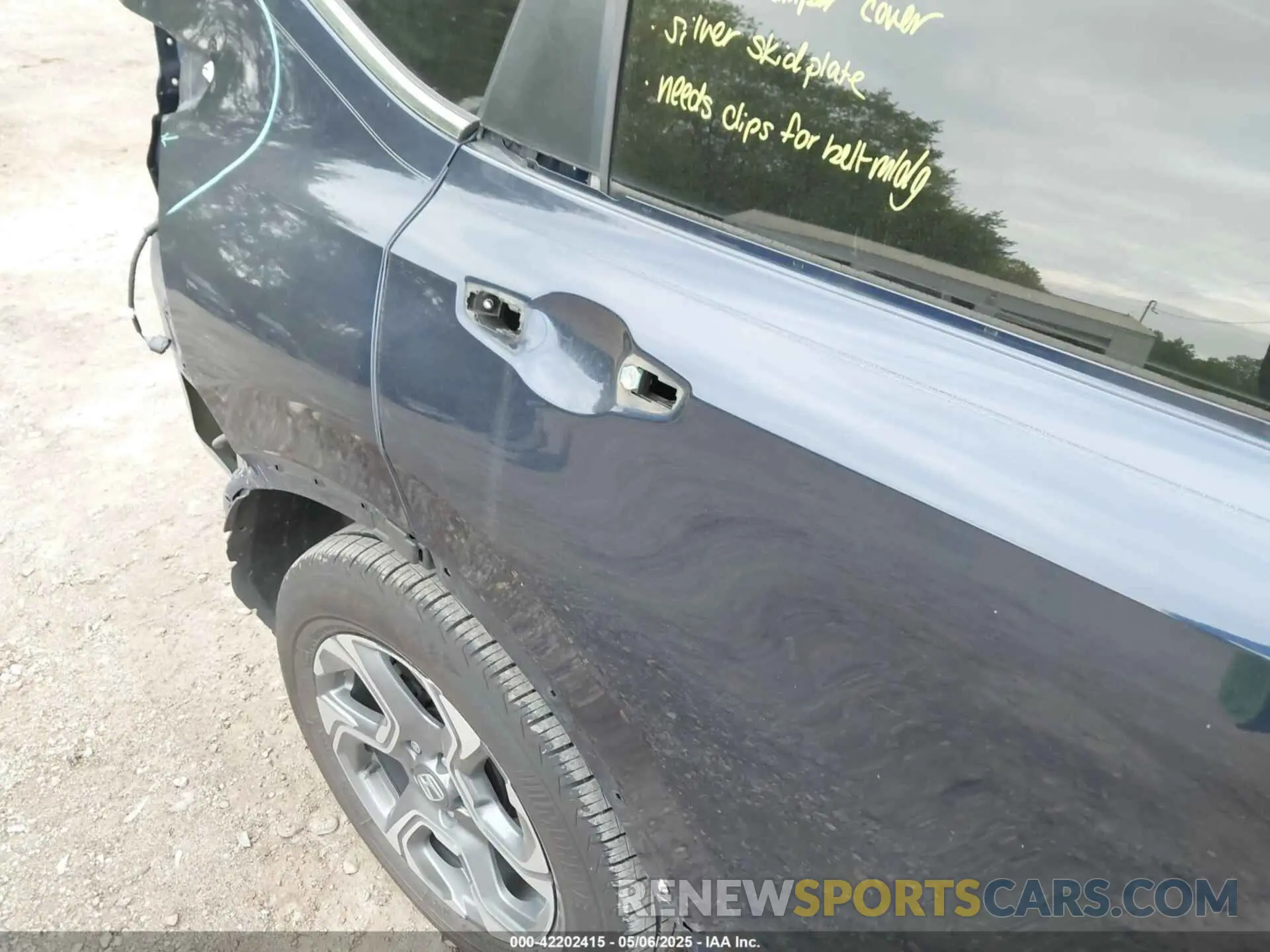 18 Photograph of a damaged car 5J6RW2H89KA000971 HONDA CR-V 2019