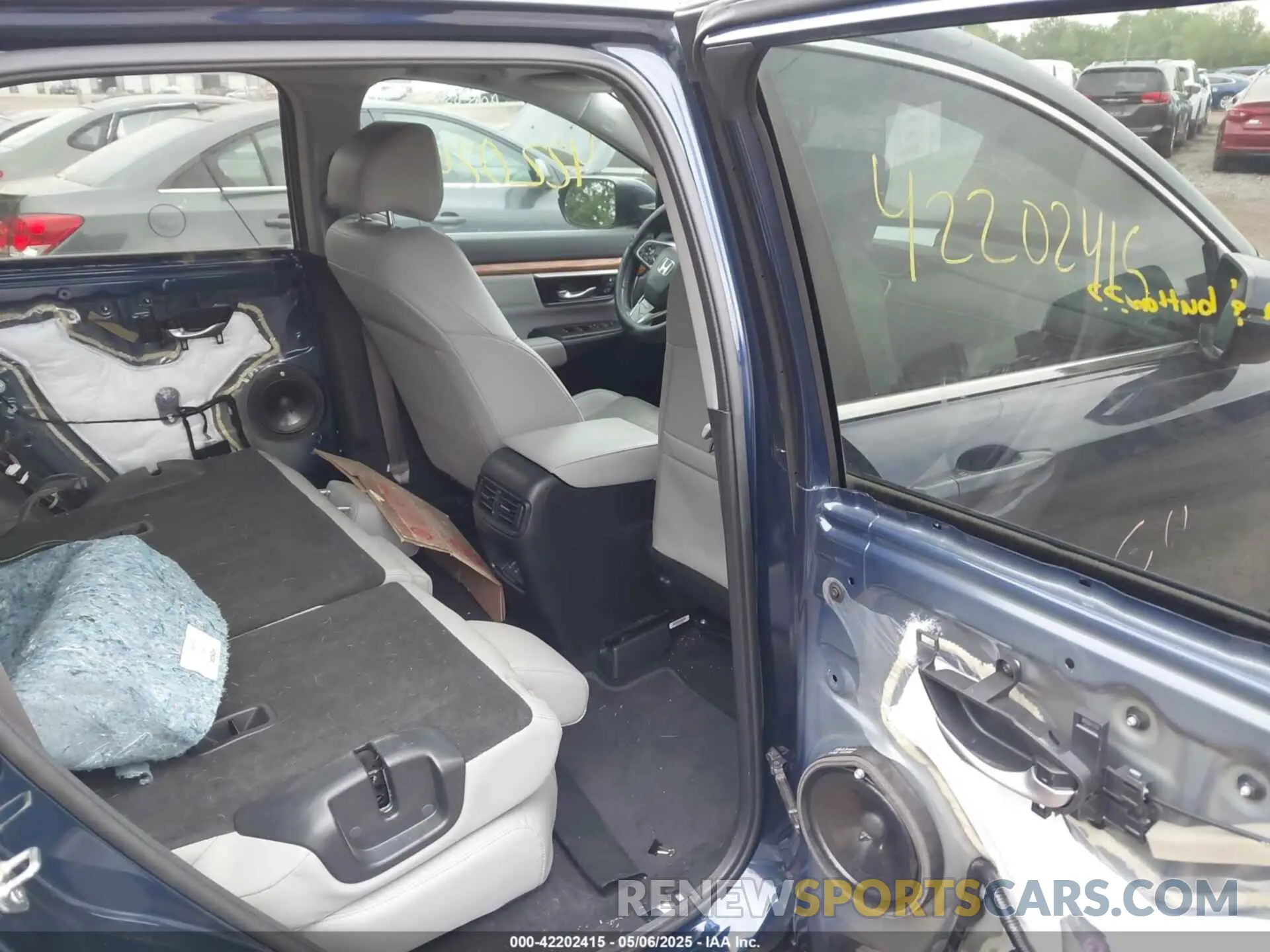 8 Photograph of a damaged car 5J6RW2H89KA000971 HONDA CR-V 2019