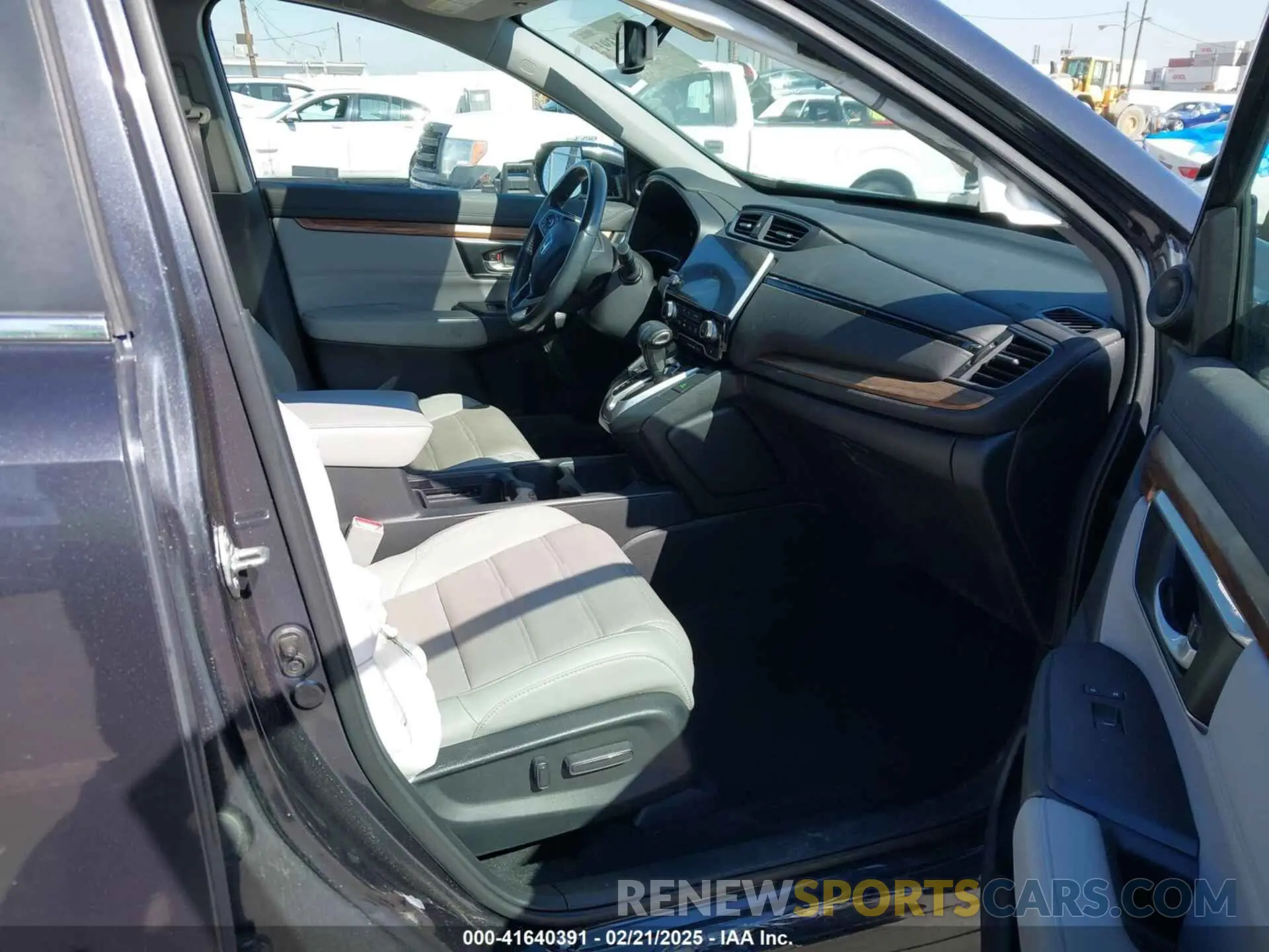 5 Photograph of a damaged car 5J6RW2H89KA002929 HONDA CR-V 2019