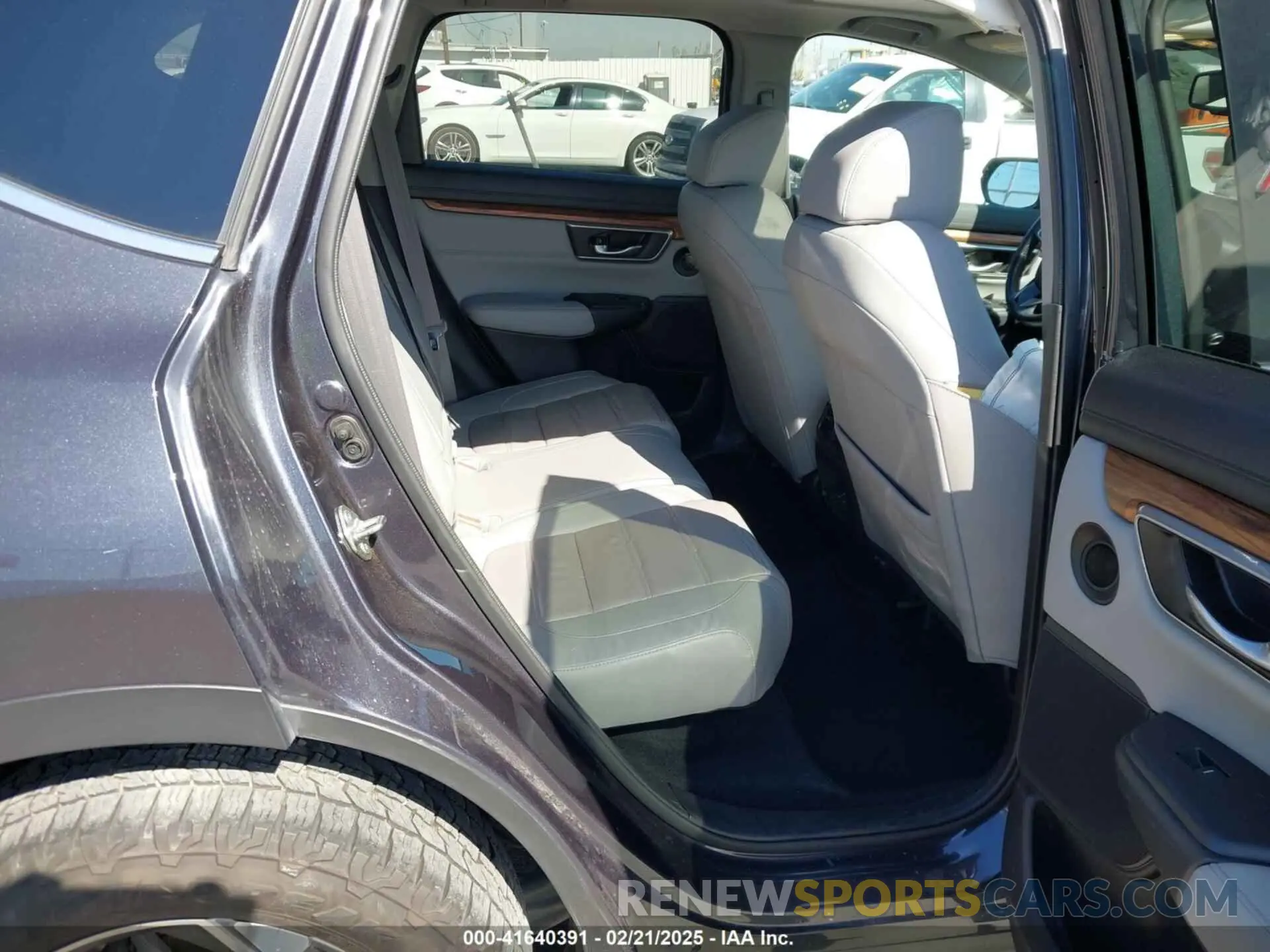 8 Photograph of a damaged car 5J6RW2H89KA002929 HONDA CR-V 2019