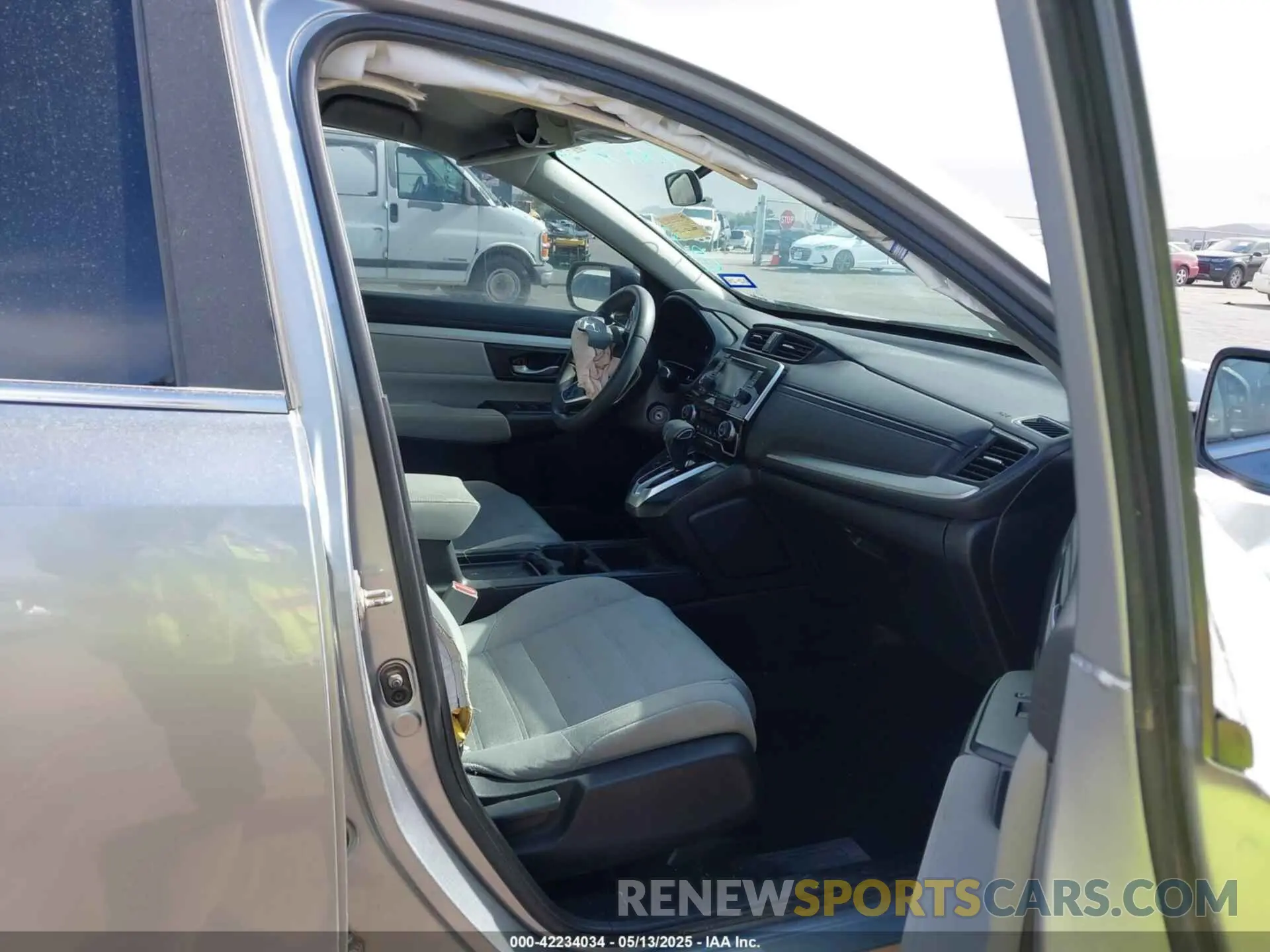 5 Photograph of a damaged car 5J6RW5H37KL004432 HONDA CR-V 2019