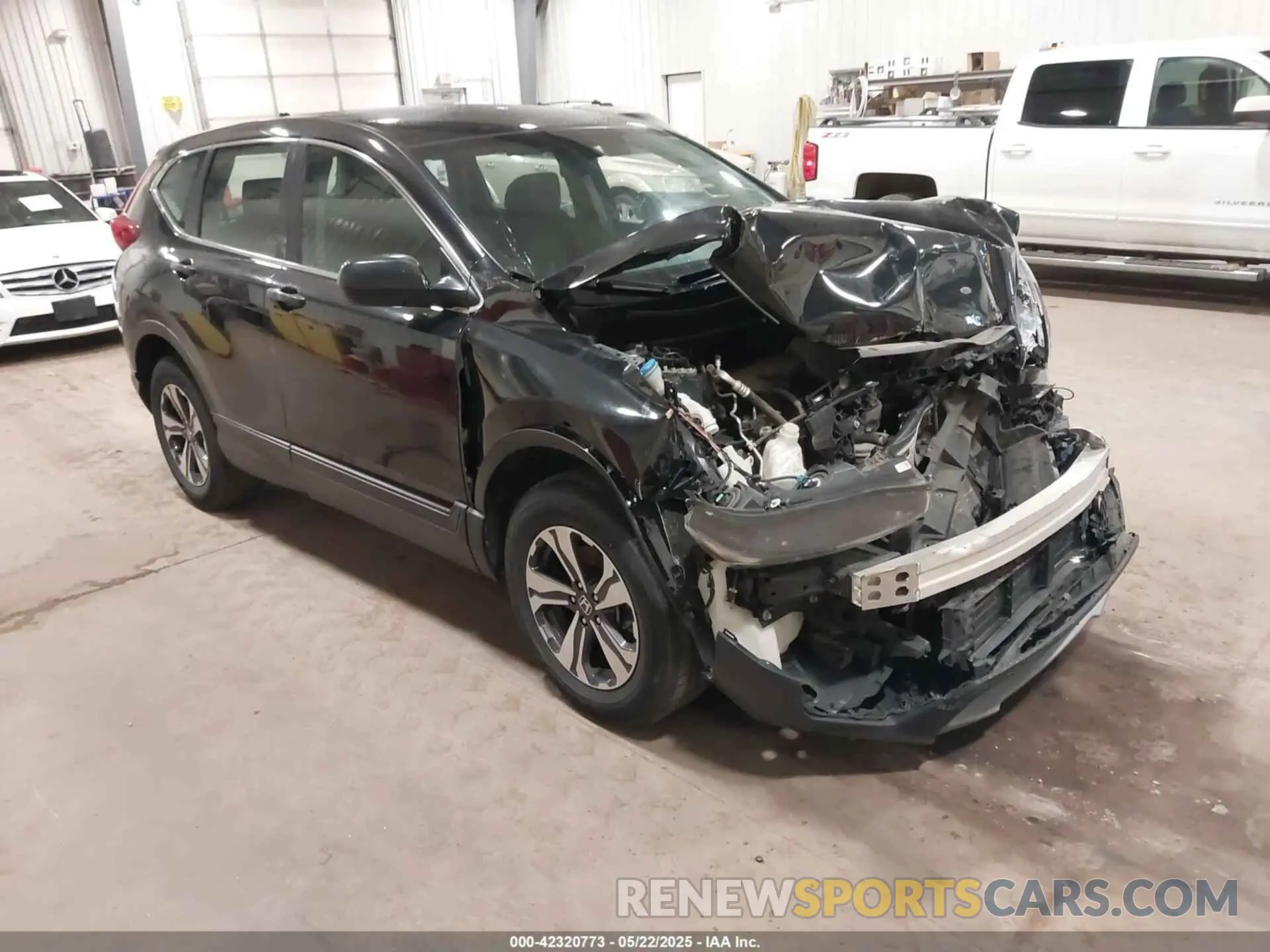 1 Photograph of a damaged car 5J6RW6H30KL003046 HONDA CR-V 2019