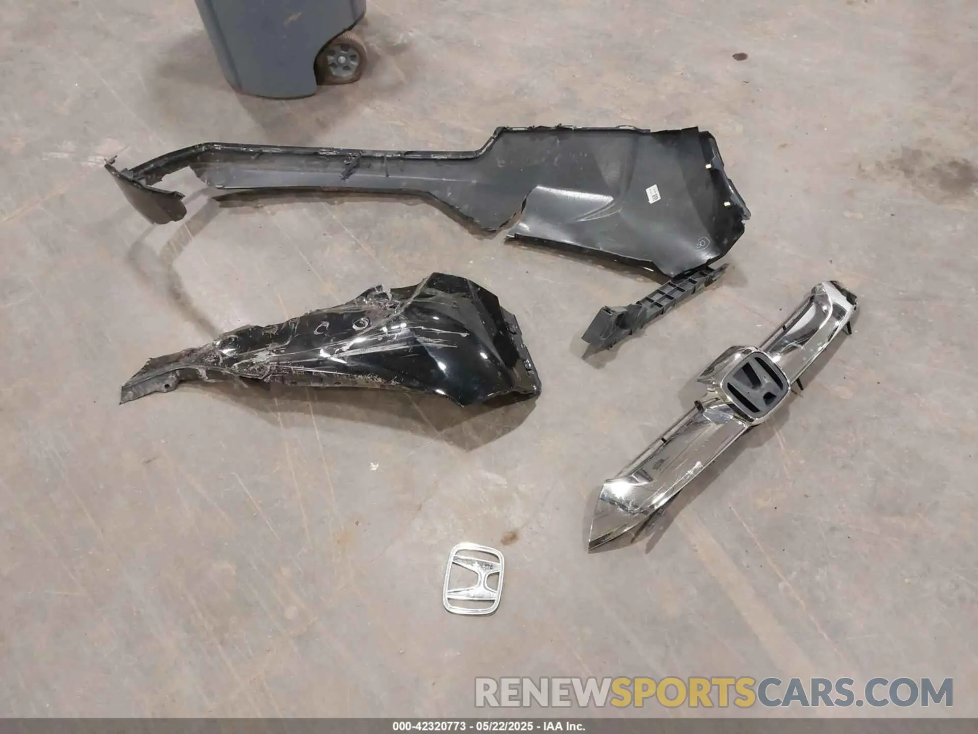 12 Photograph of a damaged car 5J6RW6H30KL003046 HONDA CR-V 2019