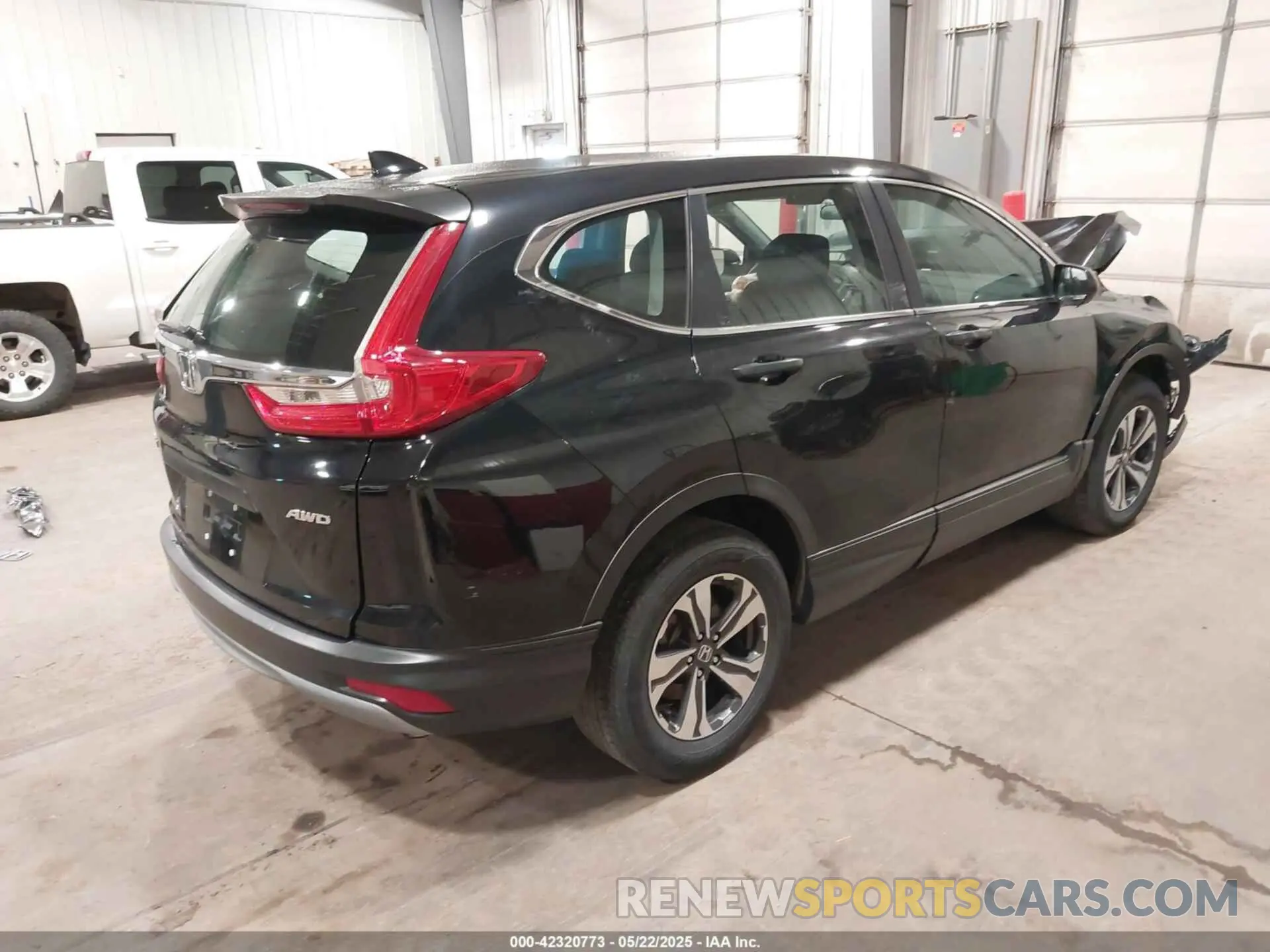 4 Photograph of a damaged car 5J6RW6H30KL003046 HONDA CR-V 2019