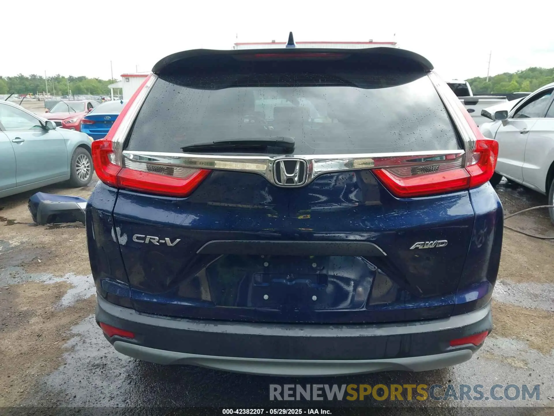 17 Photograph of a damaged car 5J6RW6H33KL005356 HONDA CR-V 2019