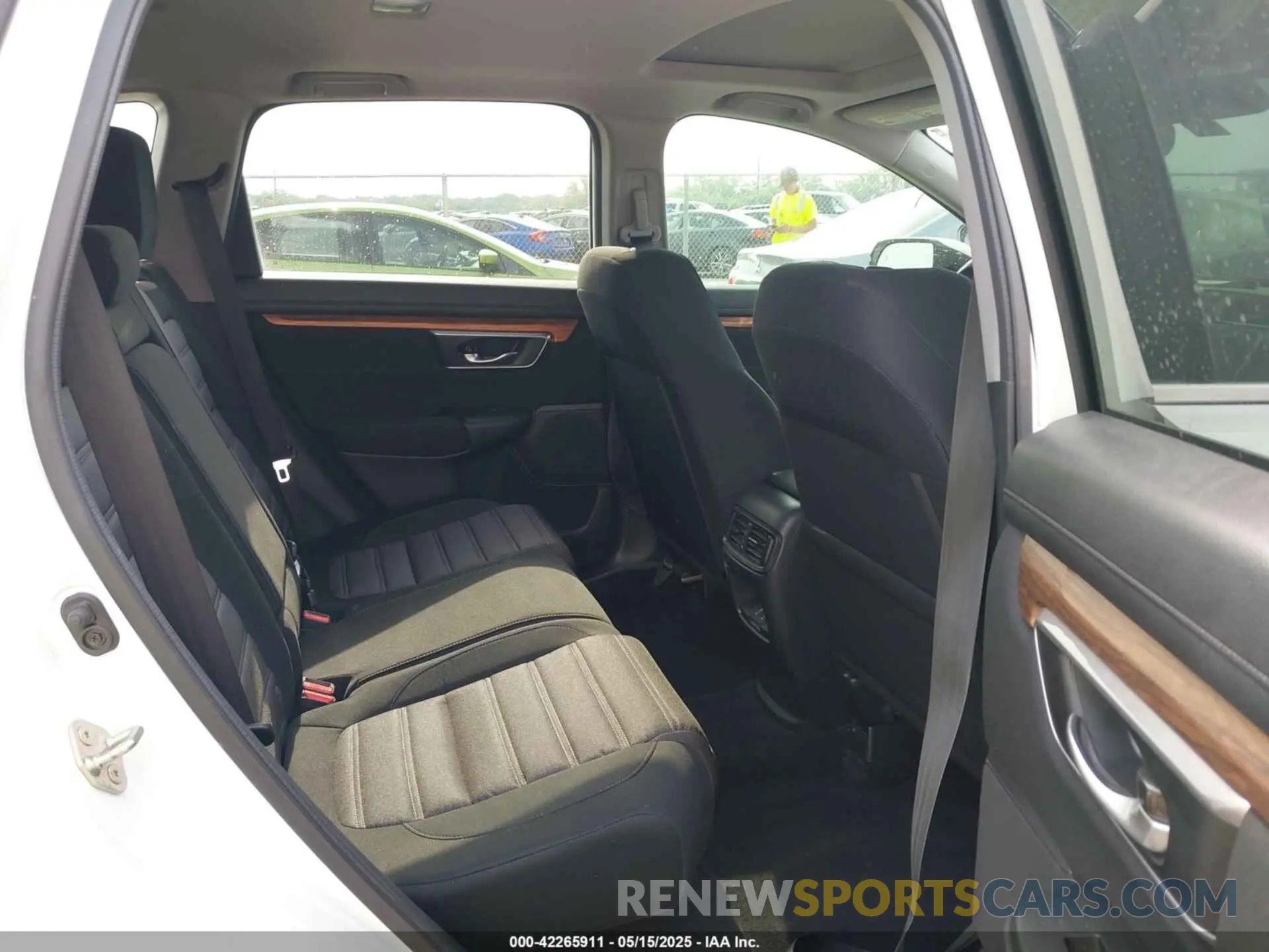 8 Photograph of a damaged car 7FARW1H51KE019516 HONDA CR-V 2019