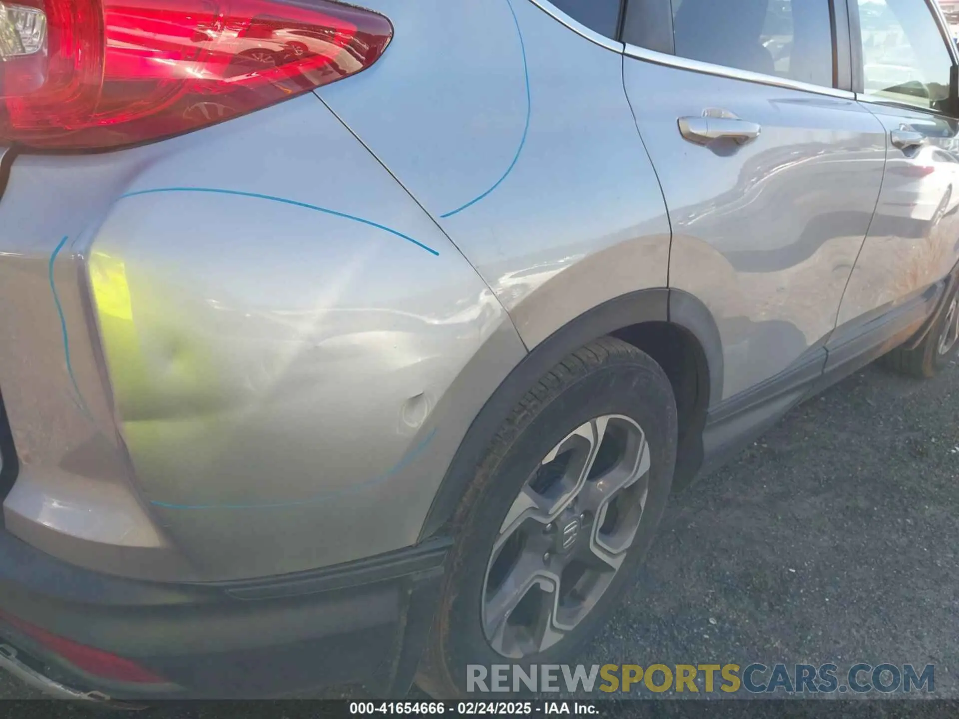 19 Photograph of a damaged car 7FARW1H53KE035748 HONDA CR-V 2019