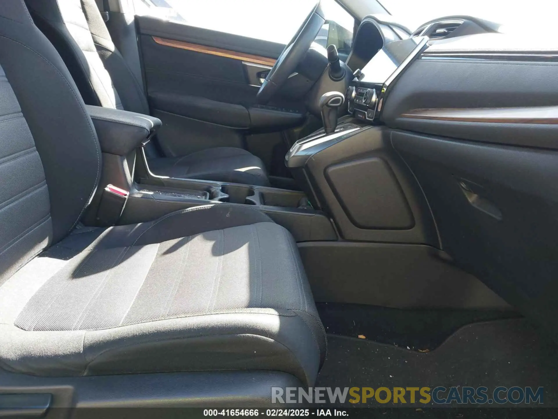 5 Photograph of a damaged car 7FARW1H53KE035748 HONDA CR-V 2019